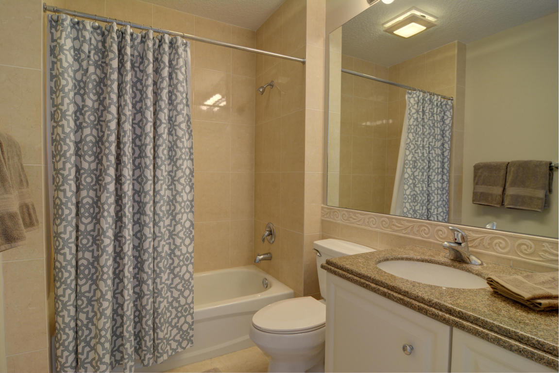 HARBOUR ISLE AT HUTCHINSO - Residential Lease