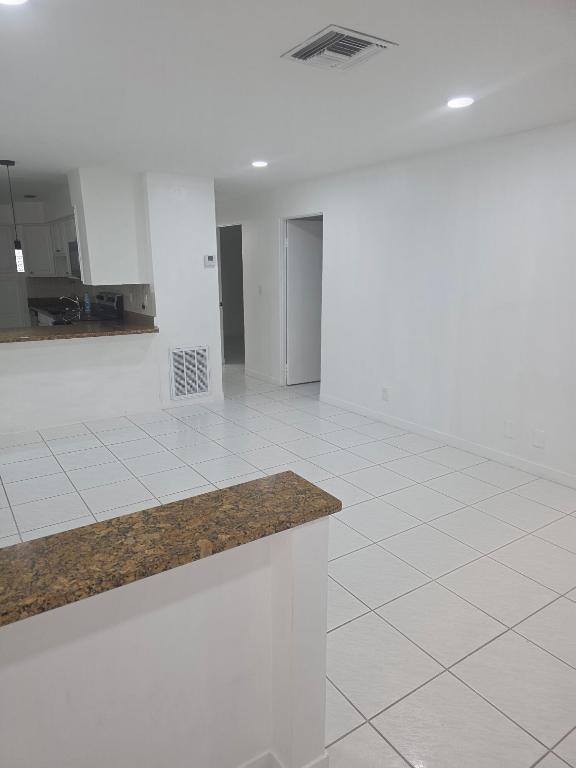 MILITARY HILL - Residential Lease