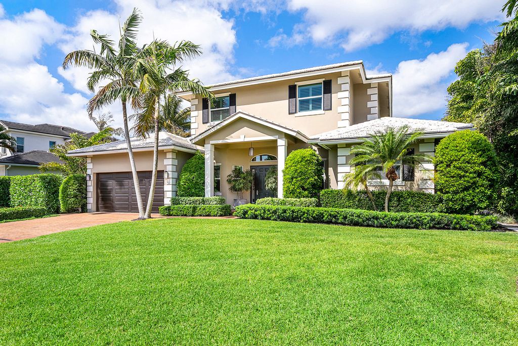 Photo of 33 Spanish River Drive, Ocean Ridge, FL 33435 (MLS # B26016471)