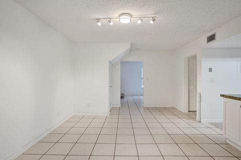 Condominium in Davie FL 10 Laredo Place Pl 9.jpg