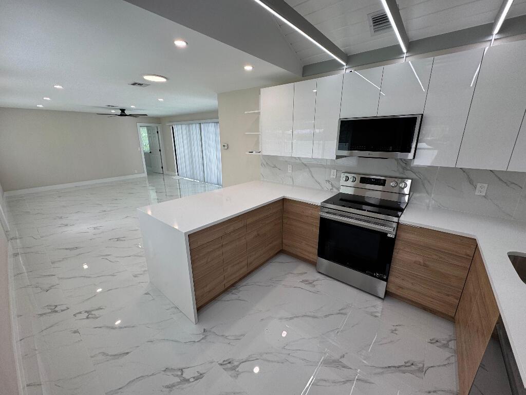 3621 Riverland Road