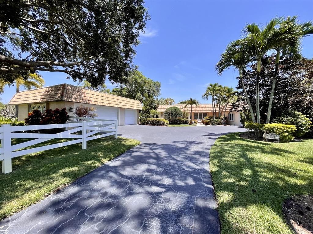 Photo of 8756 Nashua Drive, Palm Beach Gardens, FL 33418 (MLS # R10886820)