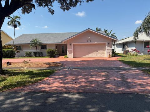 710 SW 98th Ter Pembroke Pines FL 33025
