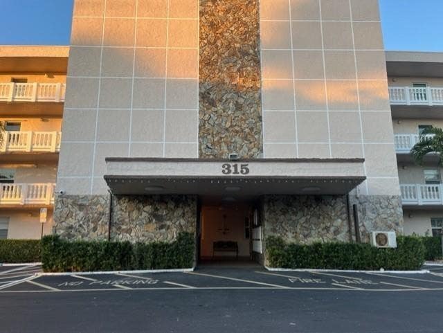 Photo of 315 SE 11th Terrace #203, Dania Beach, FL 33004 (MLS # F10520878)