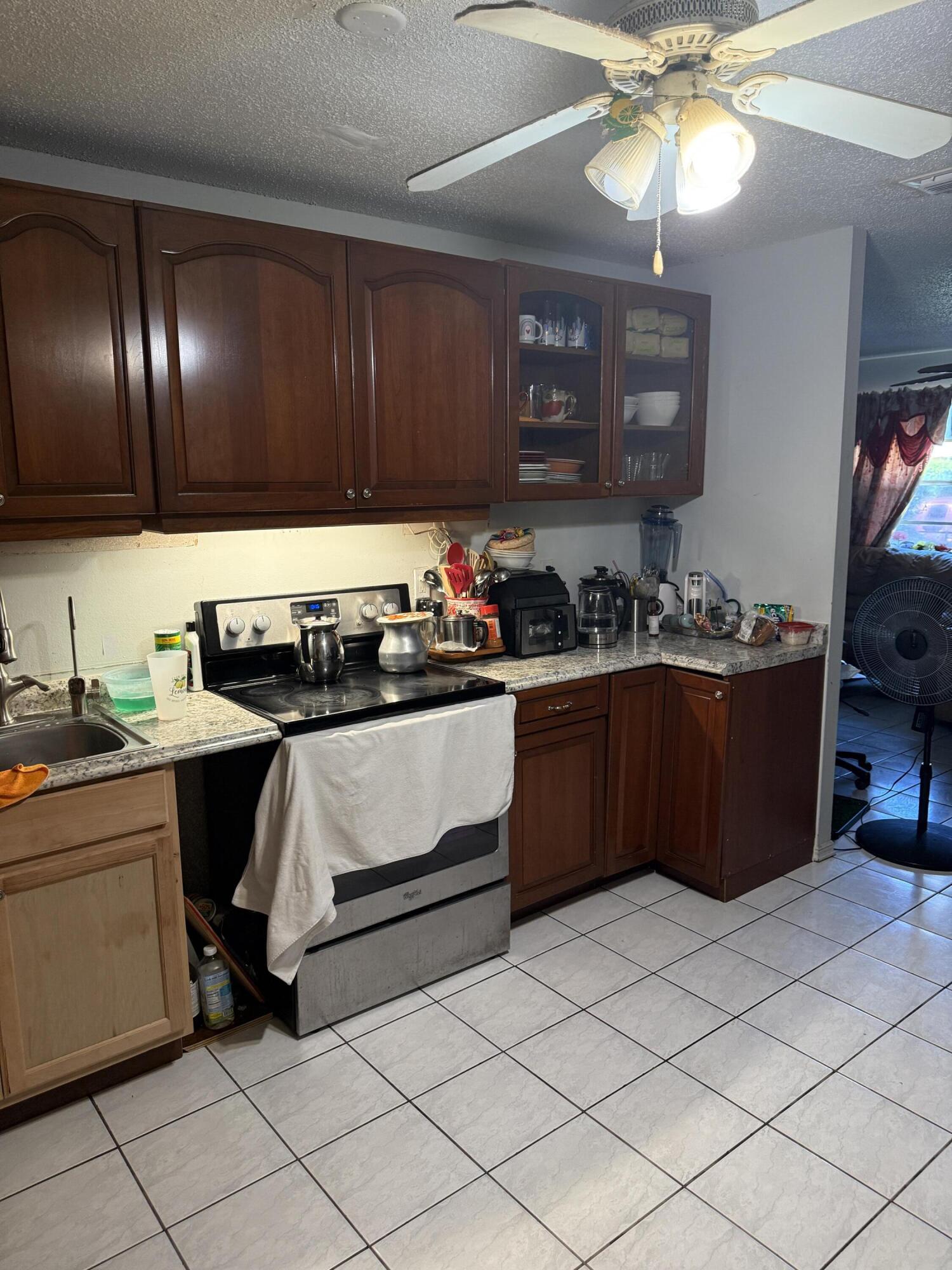 PALM BEACH VILLAS II - Residential