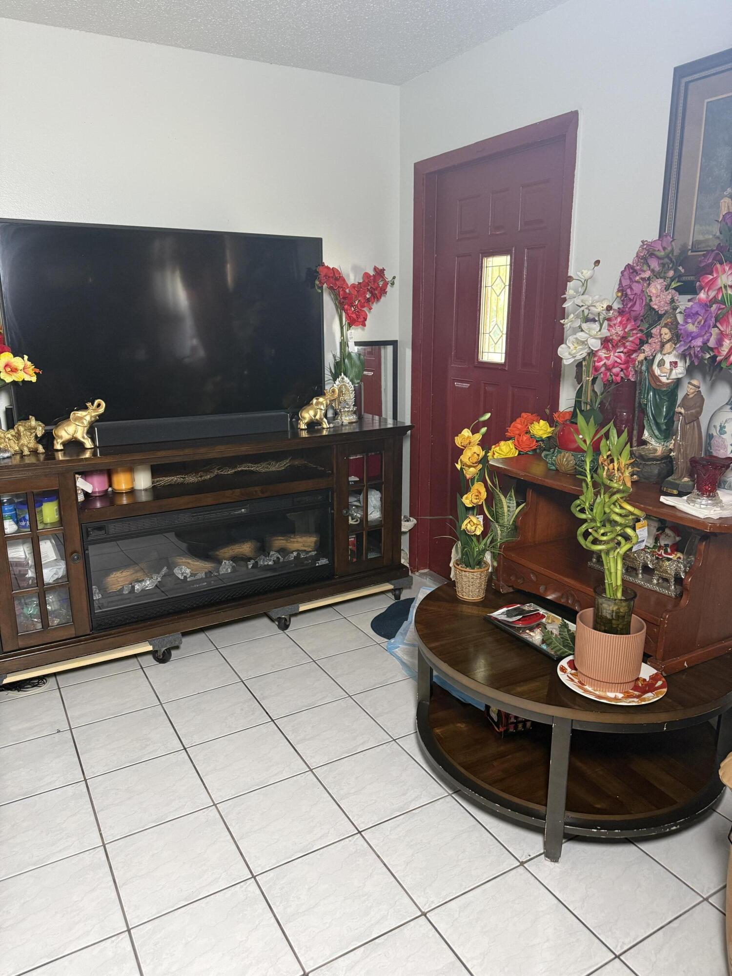 PALM BEACH VILLAS II - Residential