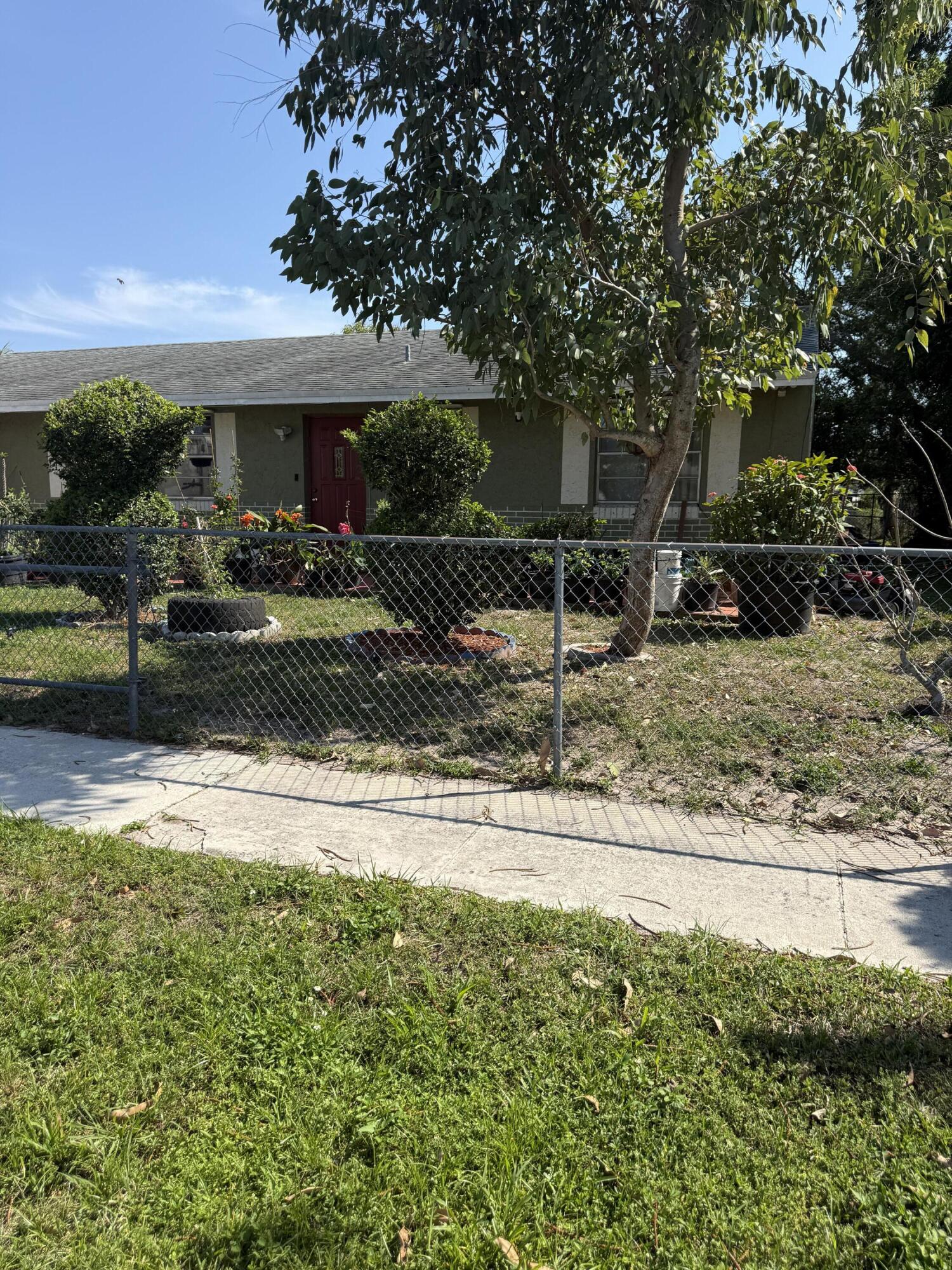 PALM BEACH VILLAS II - Residential