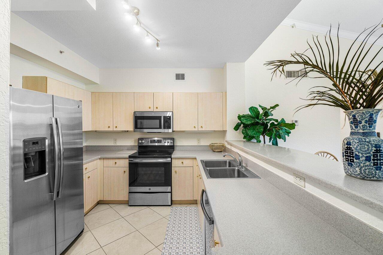 FLAGLER POINTE CONDO - Residential Lease