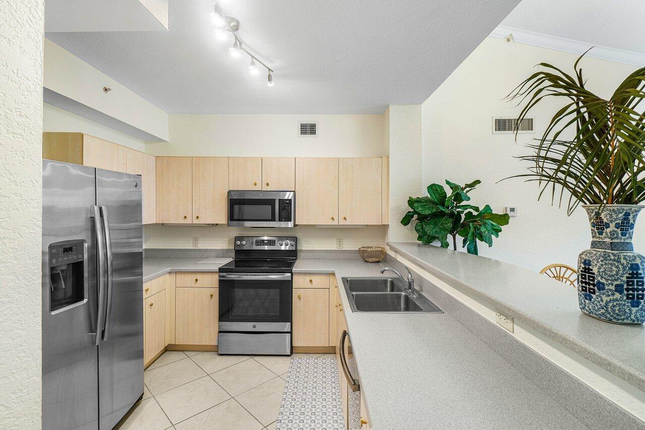 FLAGLER POINTE CONDO - Residential Lease