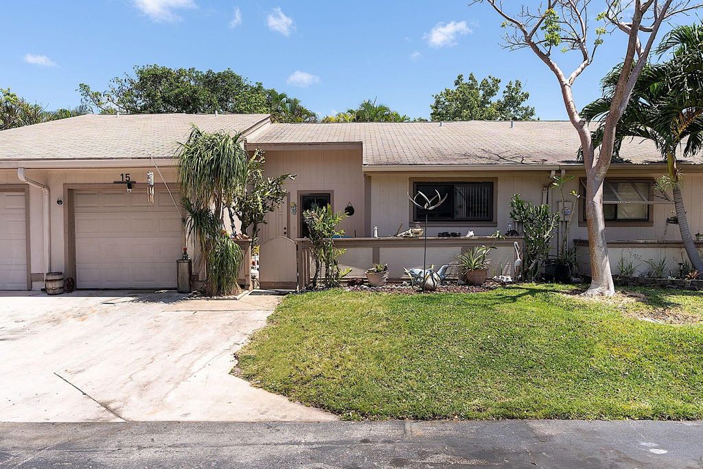 Photo of 15 Flint Way, Boynton Beach, FL 33426 (MLS # R10982528)