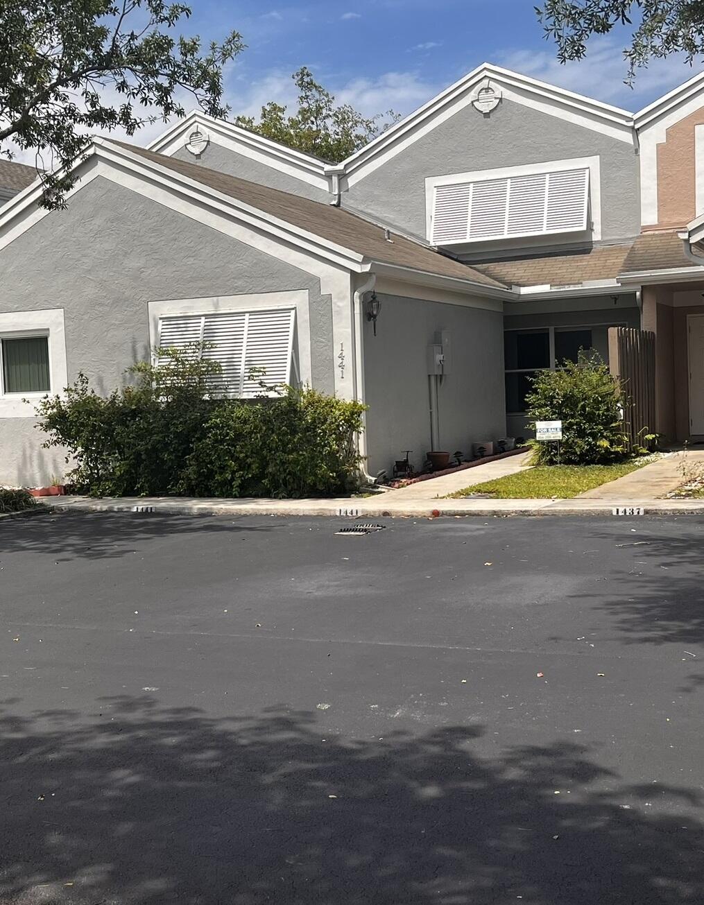 PEMBROKE LAKES SECTION SEVEN - Residential Lease