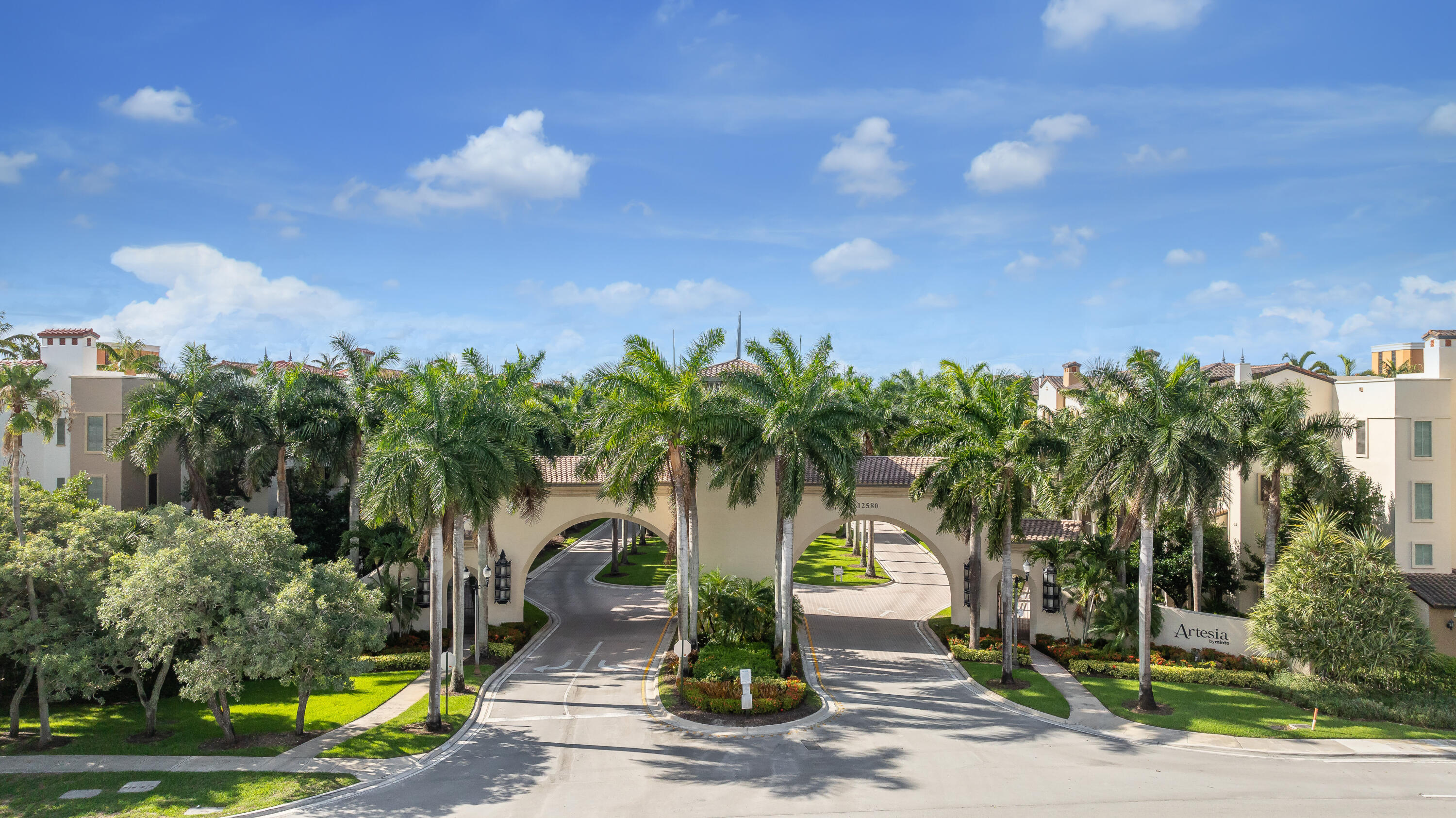 SAWGRASS LAKES - Residential