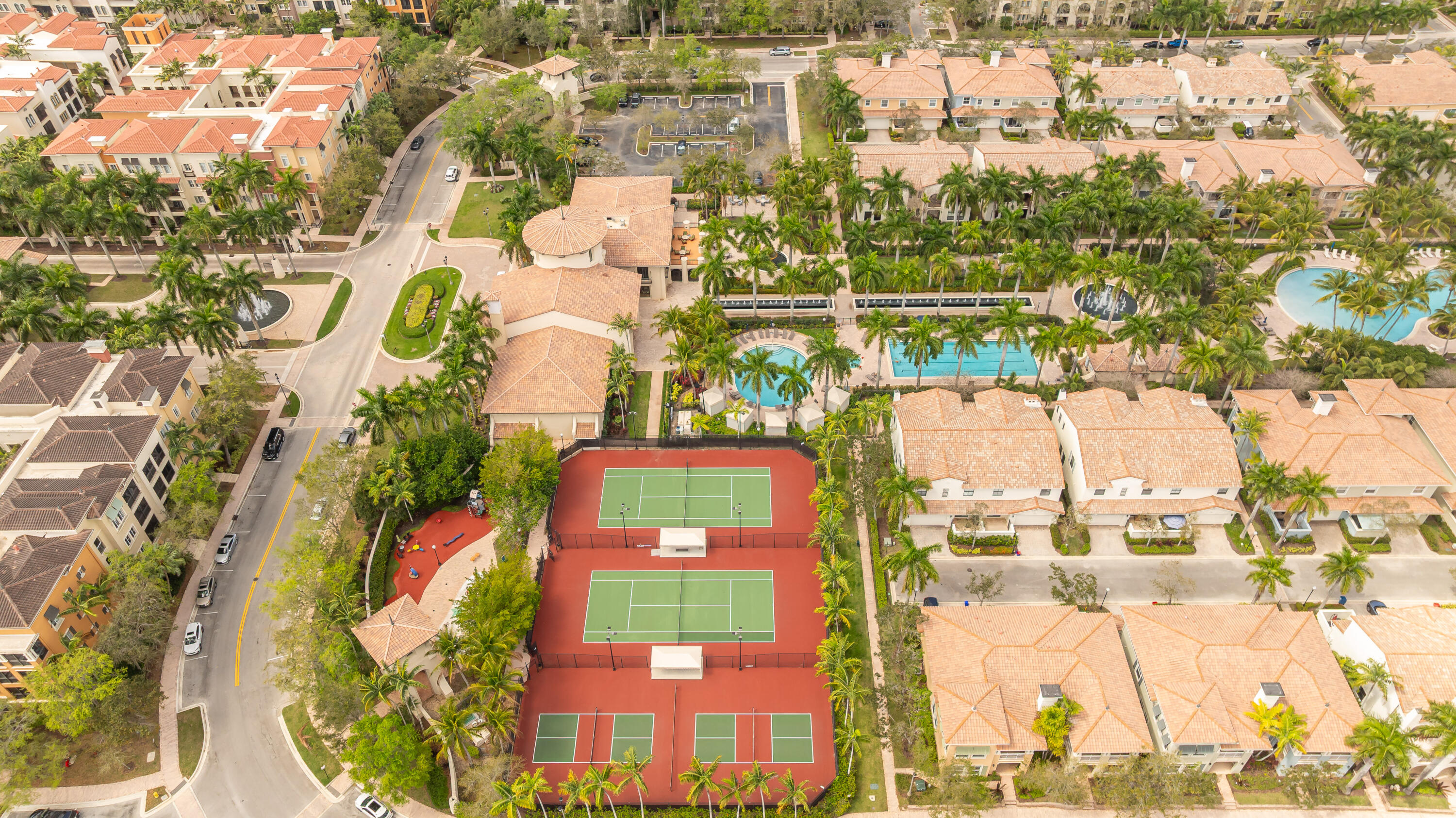 SAWGRASS LAKES - Residential