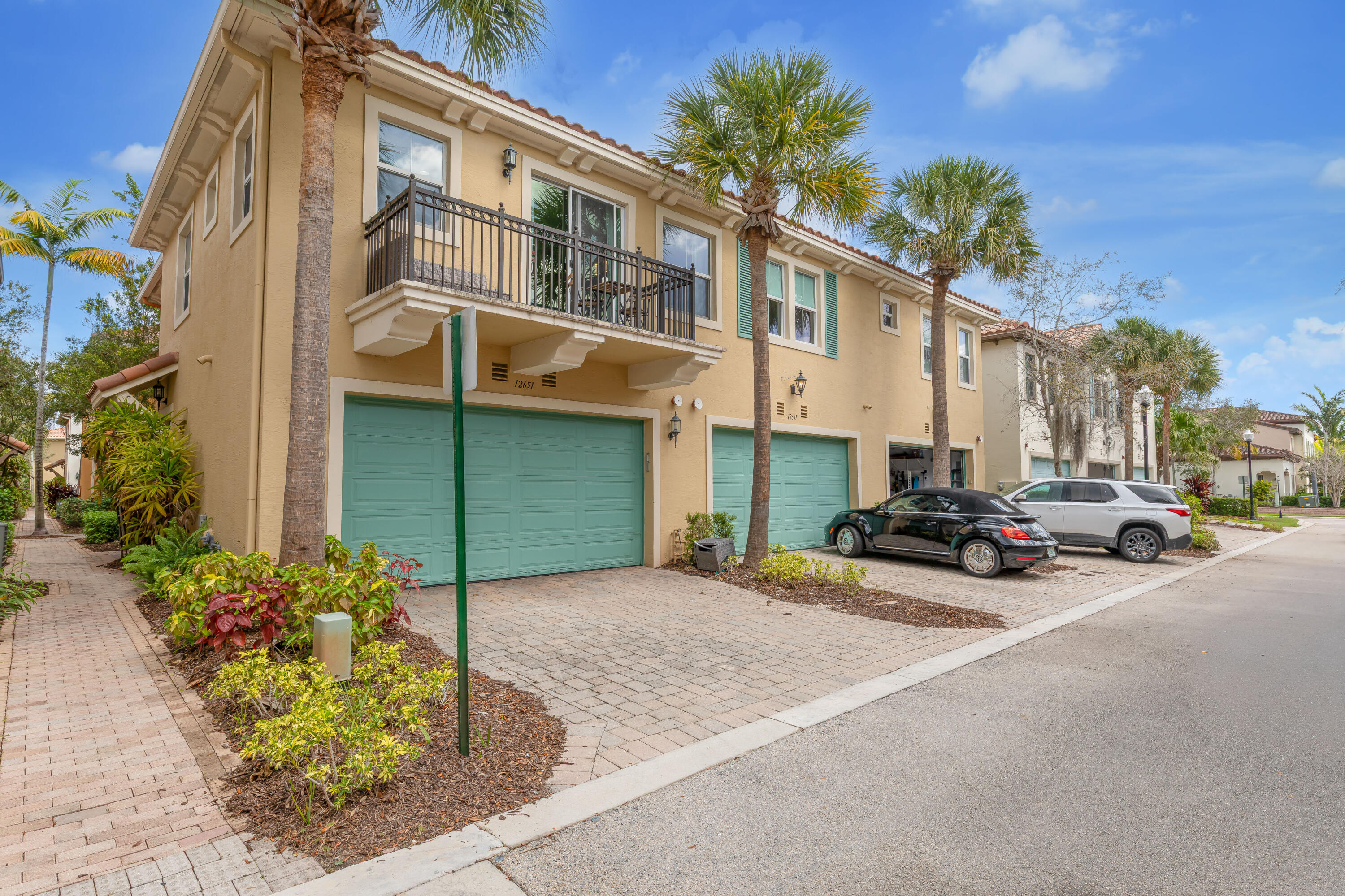 SAWGRASS LAKES - Residential