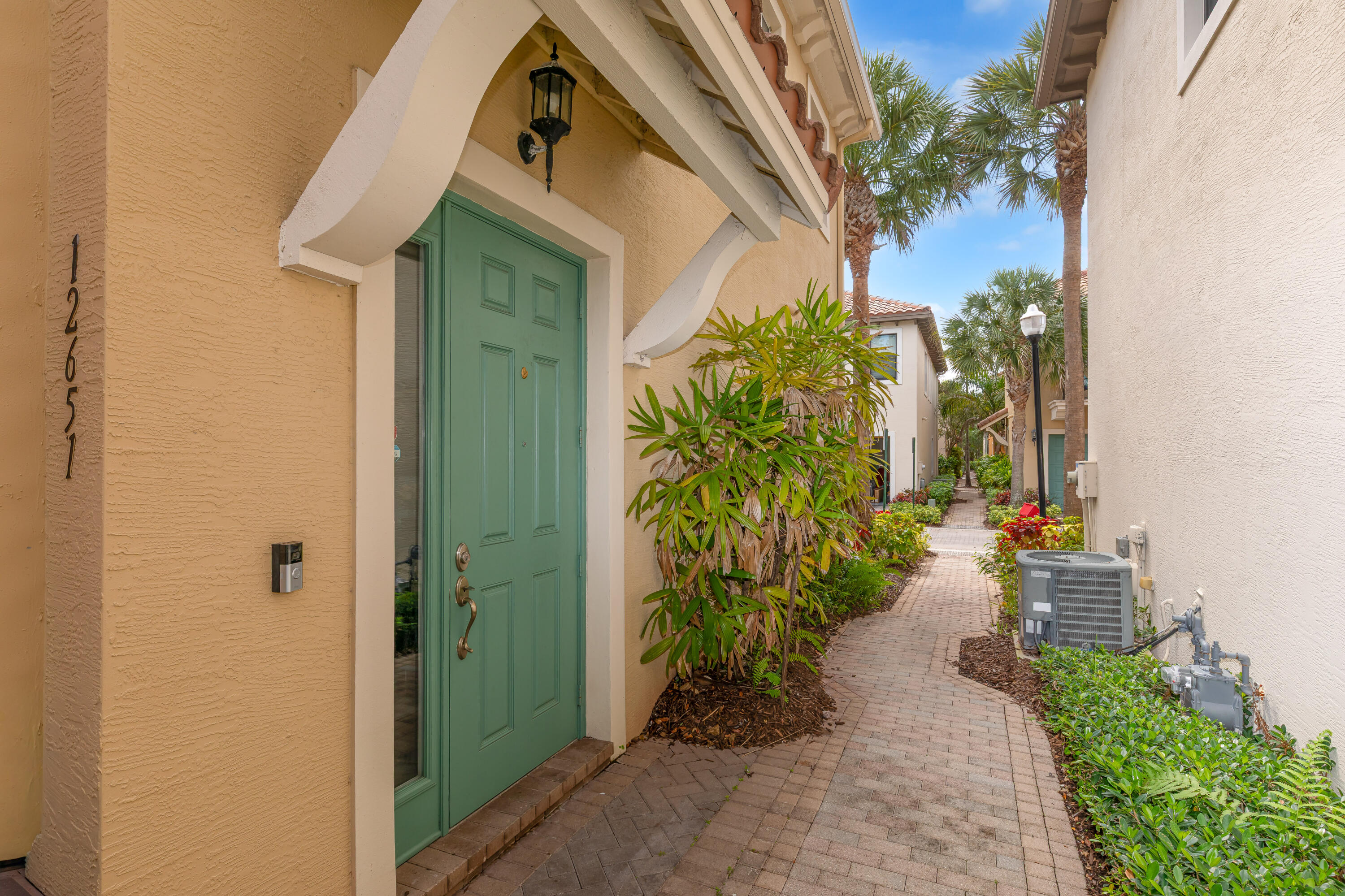 SAWGRASS LAKES - Residential