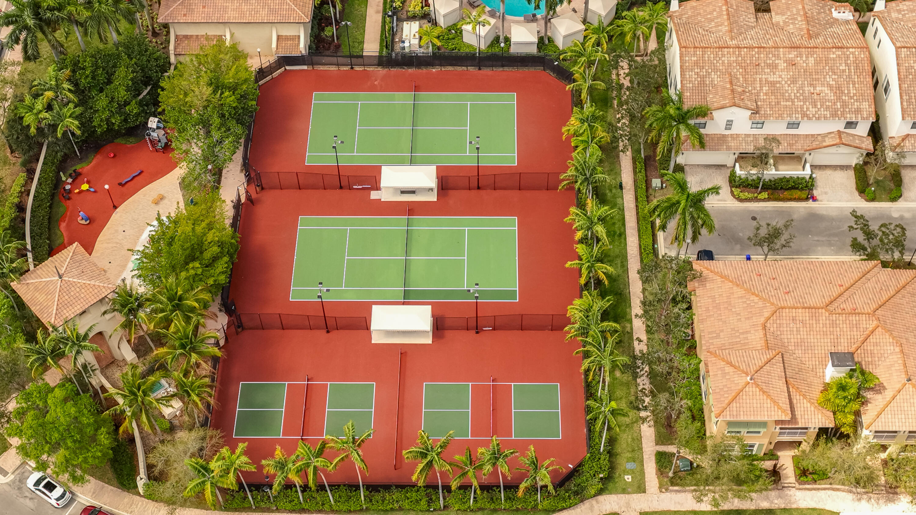 SAWGRASS LAKES - Residential