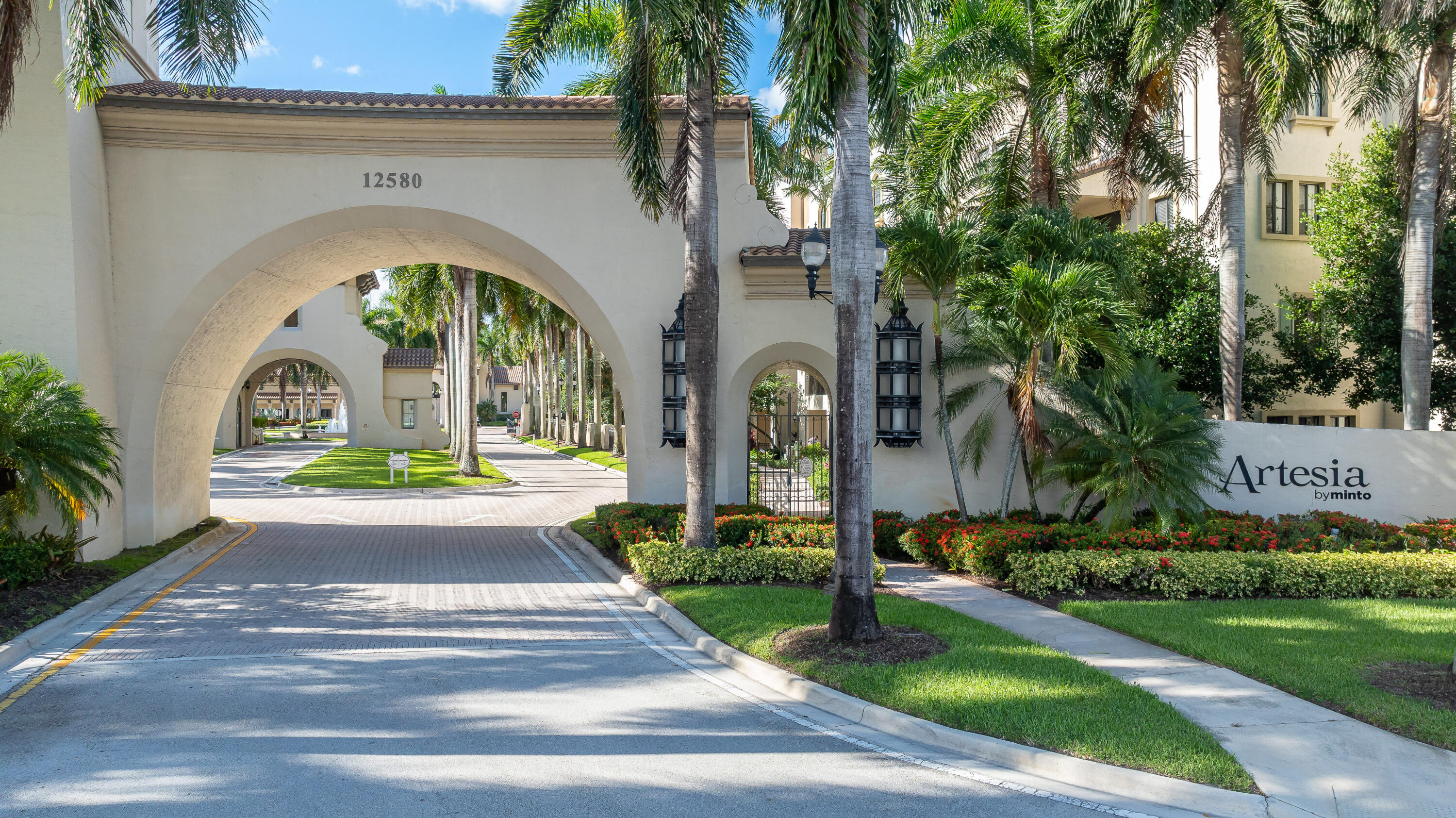 SAWGRASS LAKES - Residential