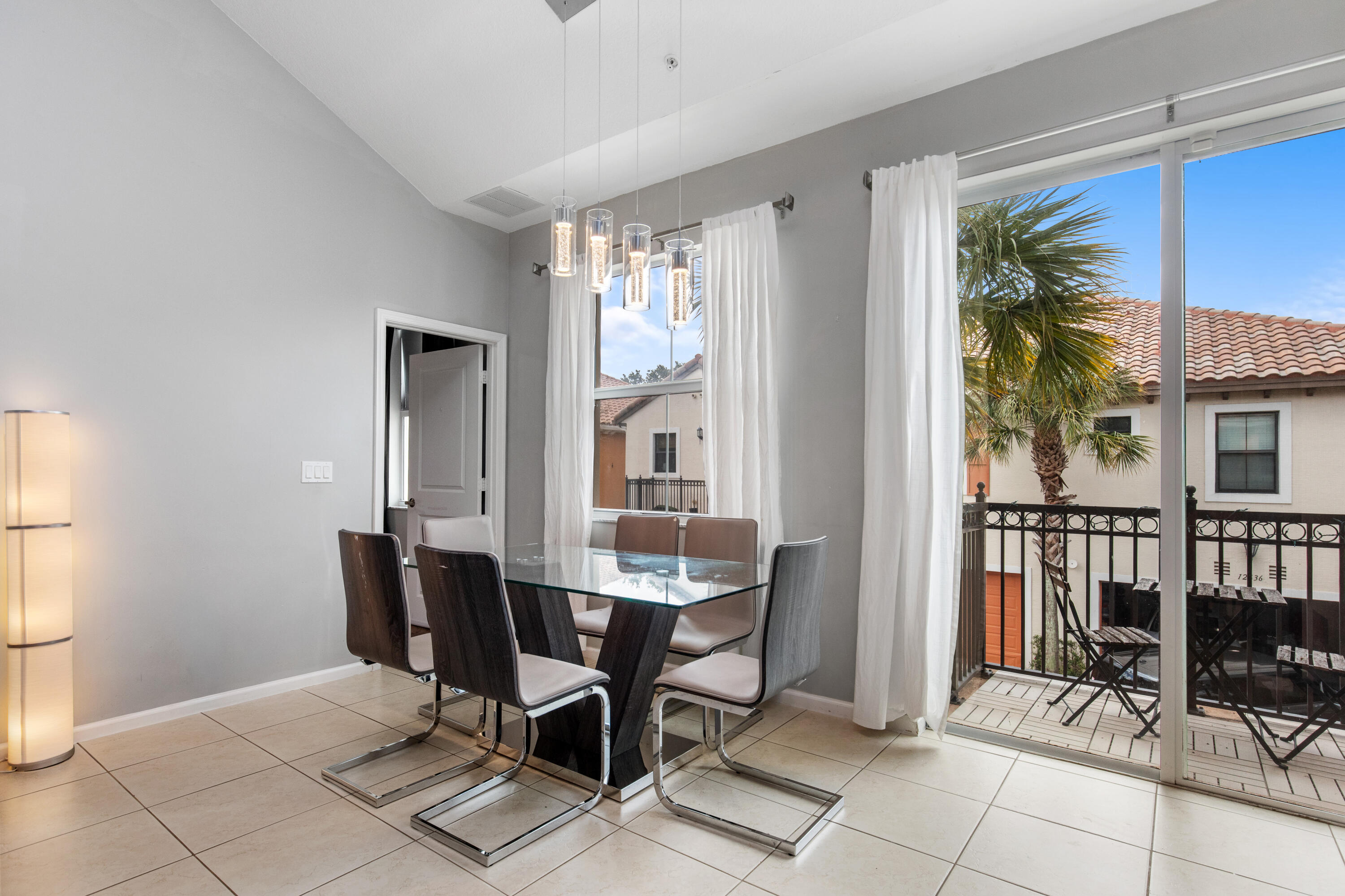 SAWGRASS LAKES - Residential