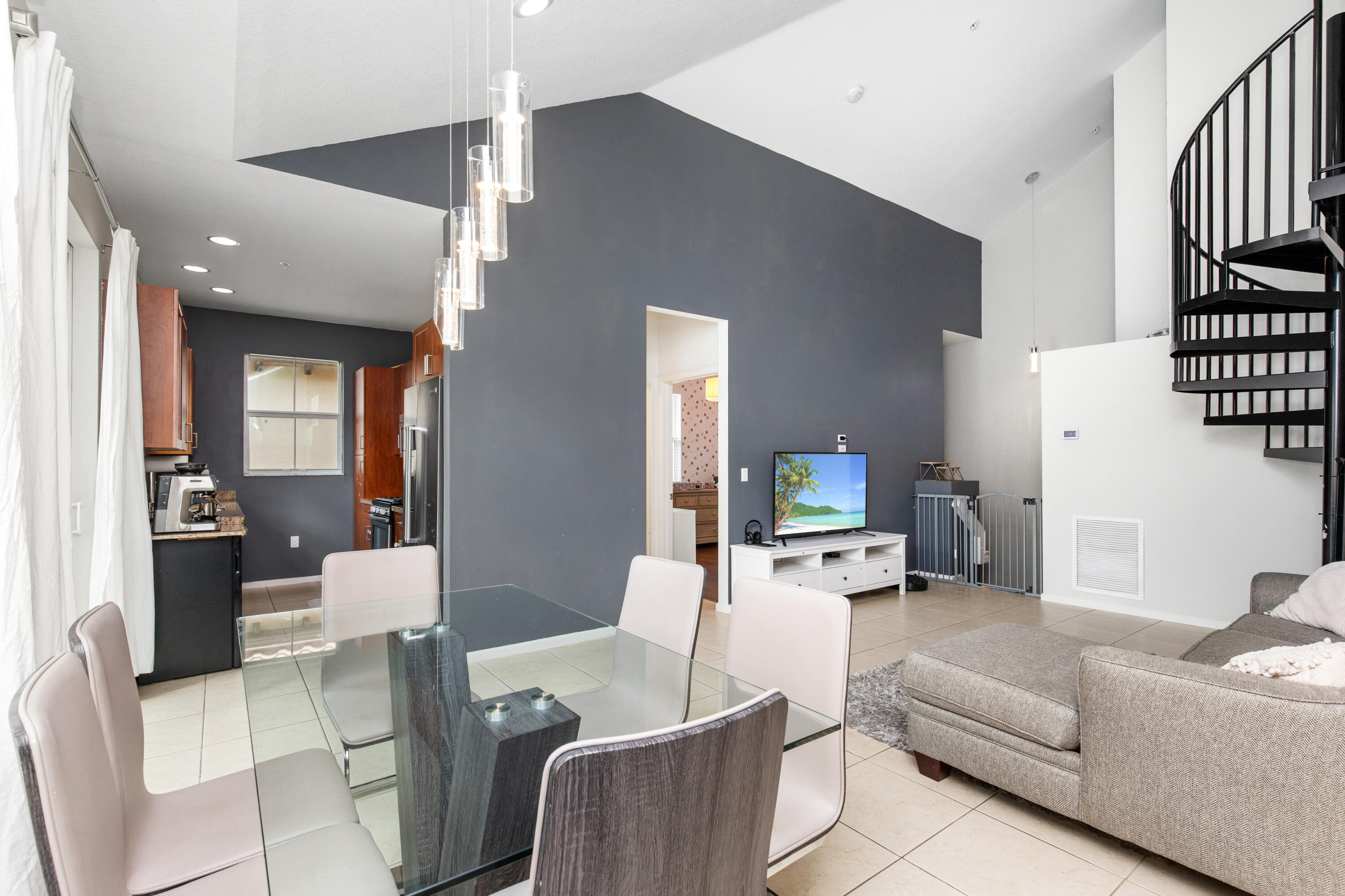 SAWGRASS LAKES - Residential