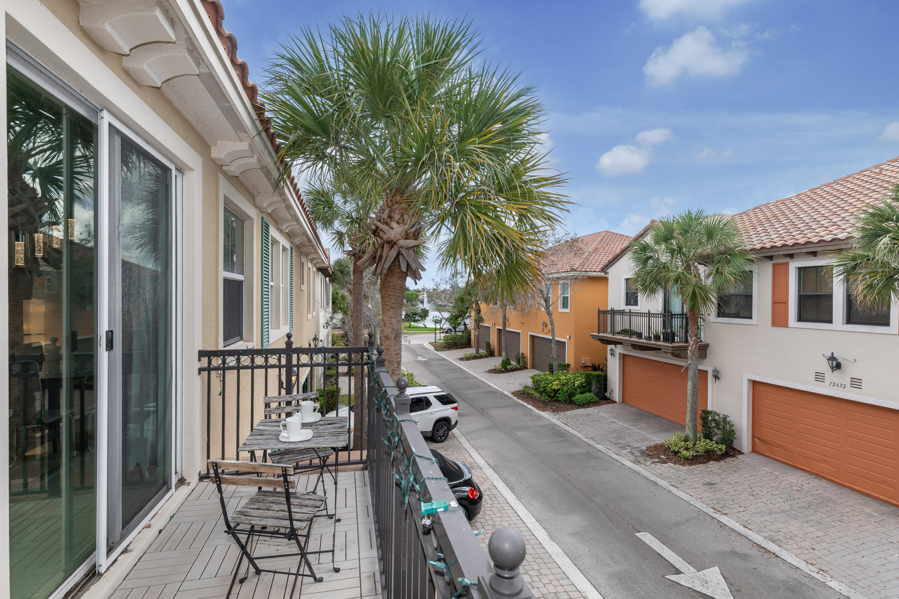 SAWGRASS LAKES - Residential