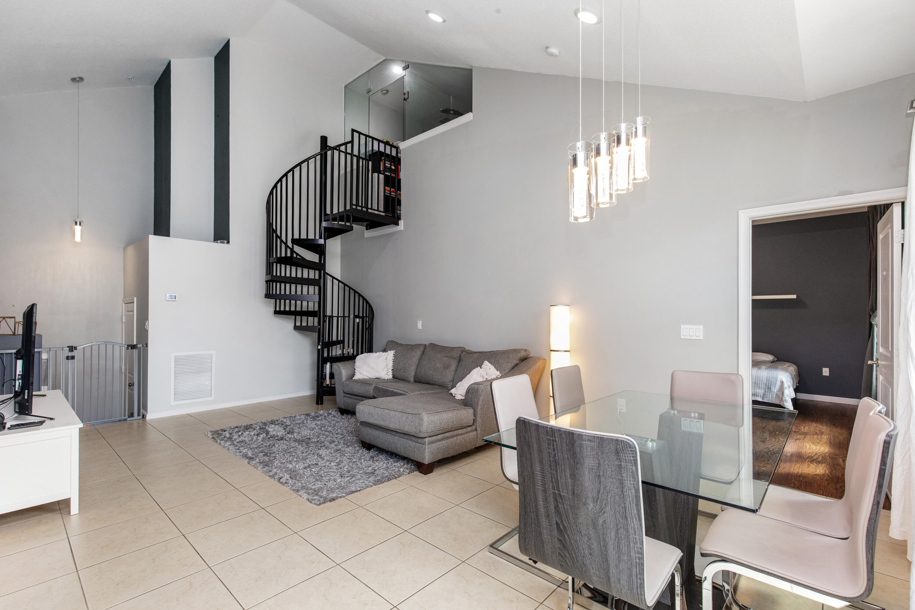 SAWGRASS LAKES - Residential