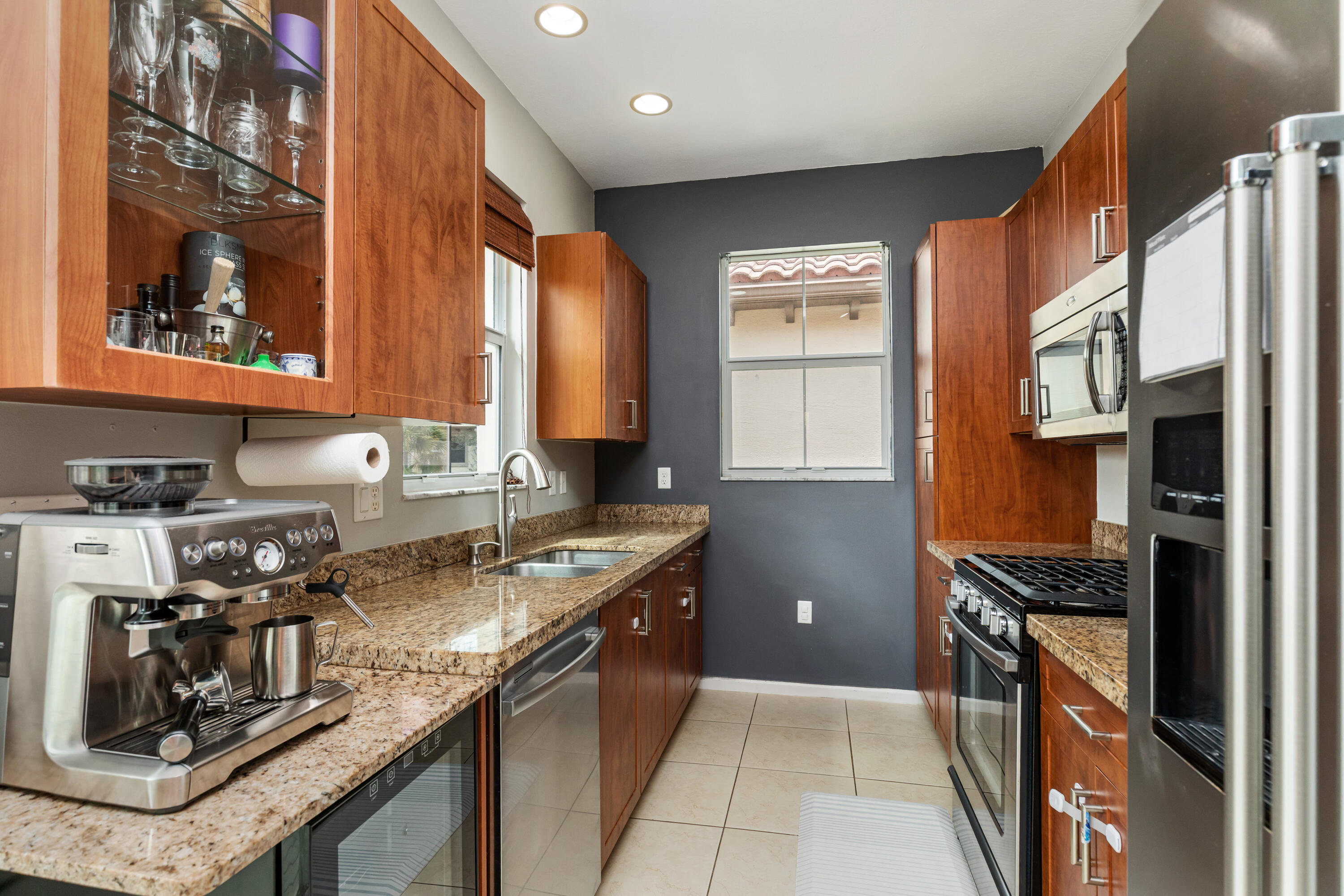 SAWGRASS LAKES - Residential