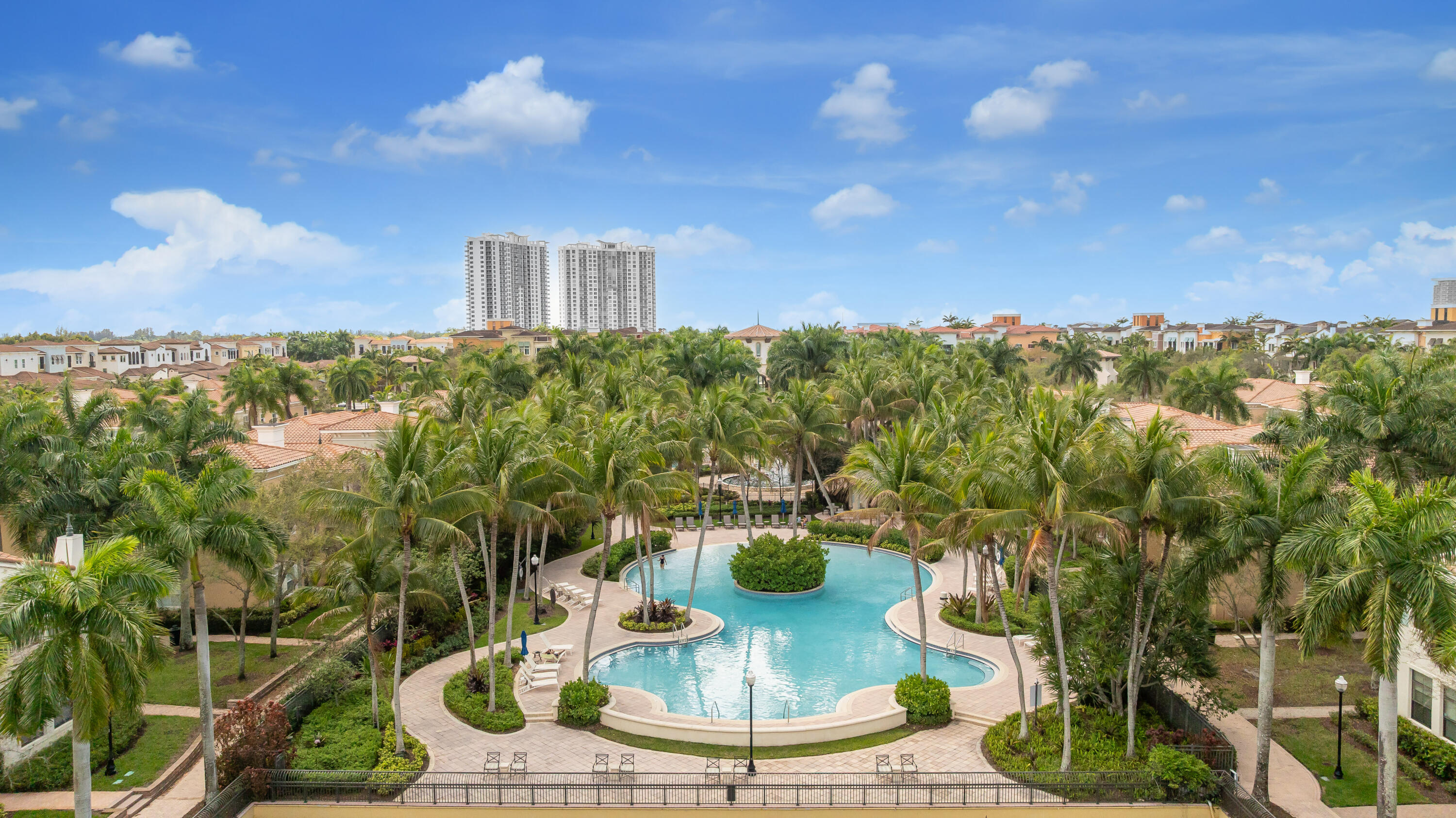 SAWGRASS LAKES - Residential