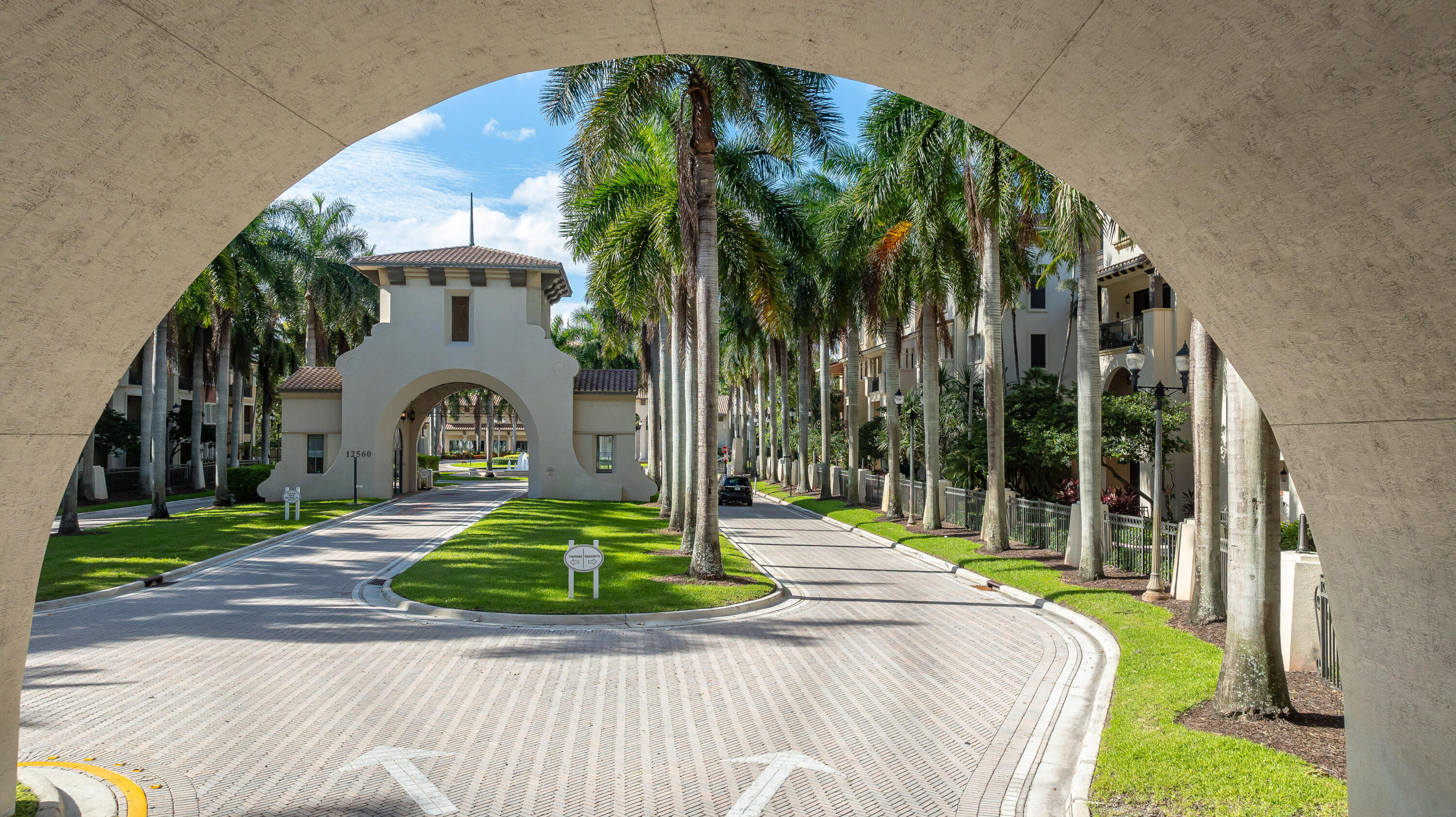 SAWGRASS LAKES - Residential