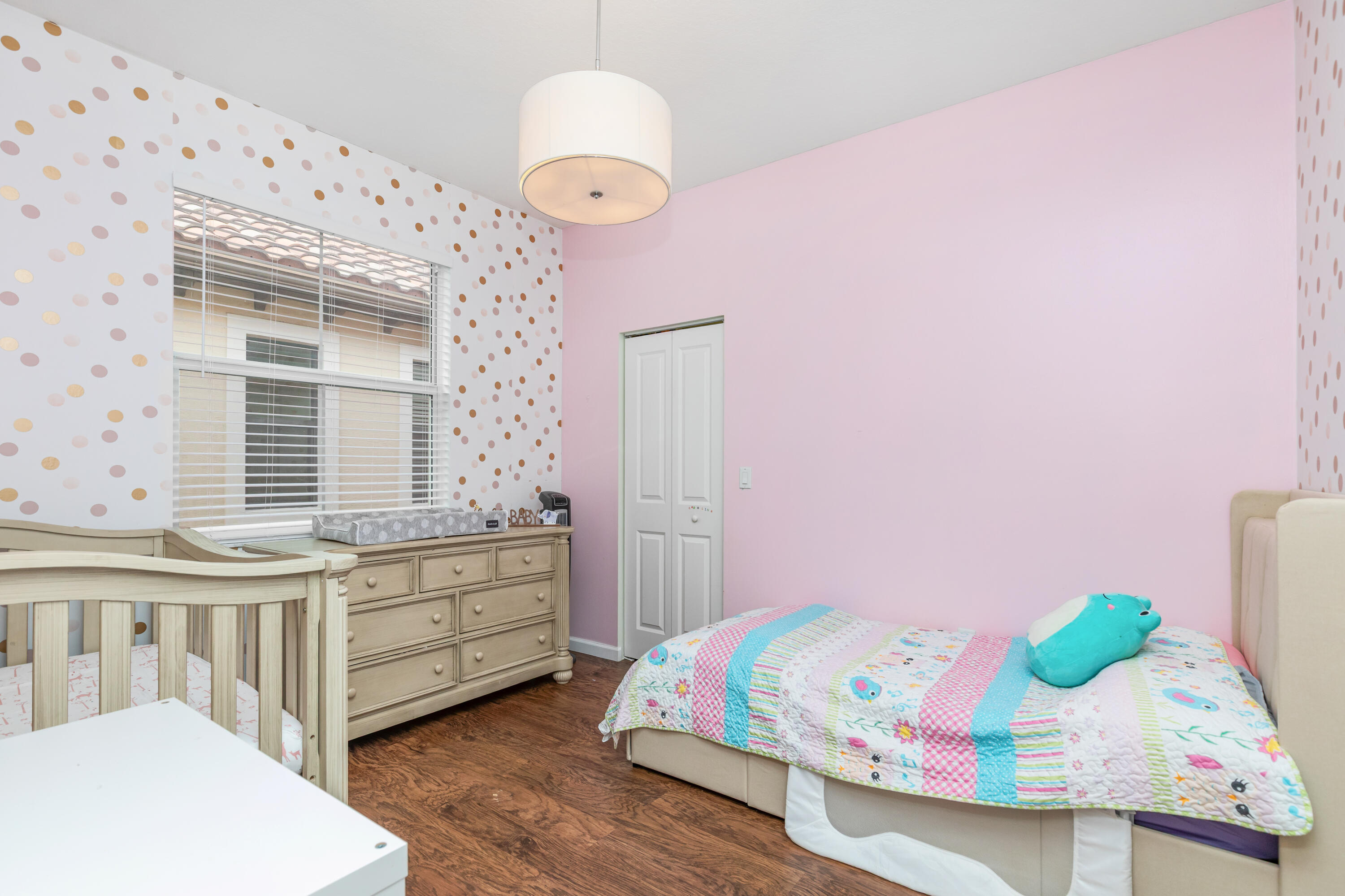 SAWGRASS LAKES - Residential