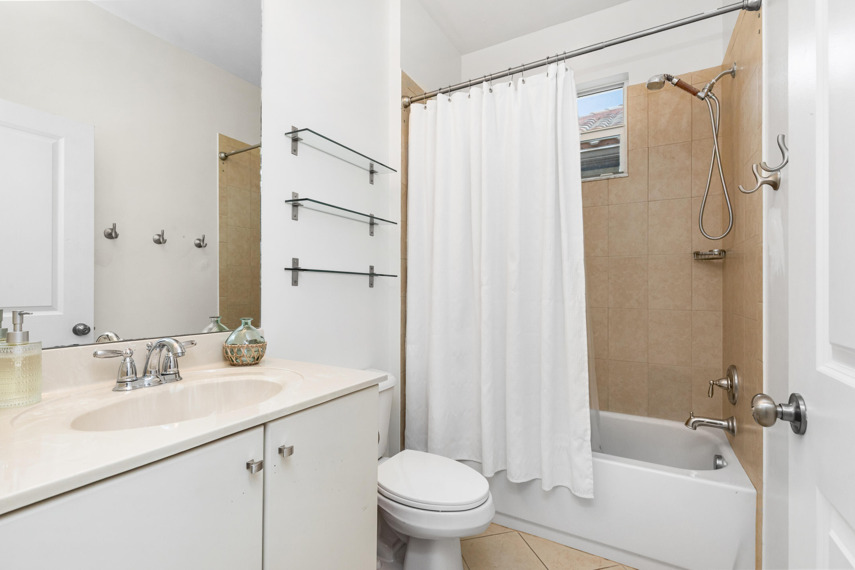 SAWGRASS LAKES - Residential