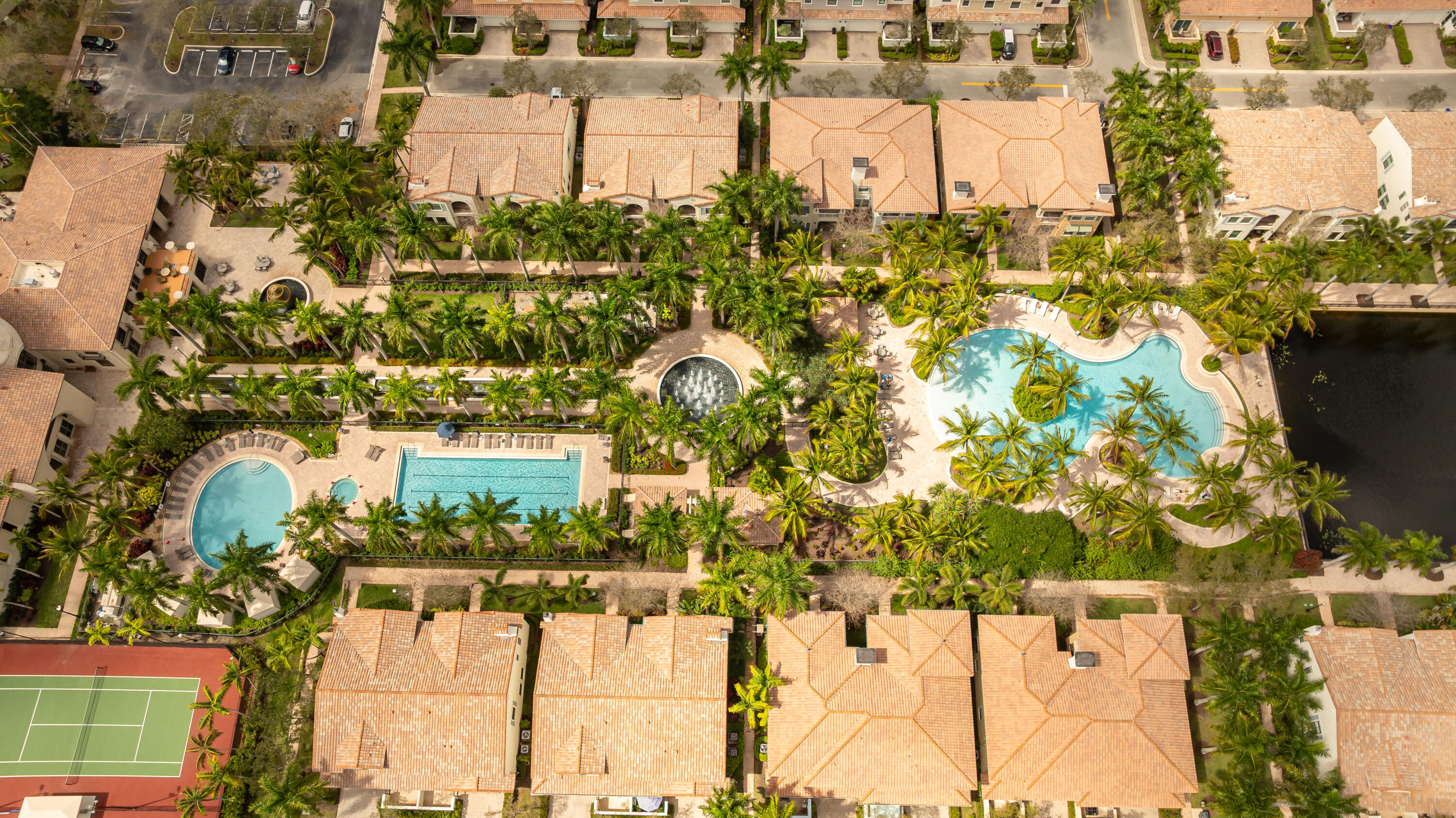 SAWGRASS LAKES - Residential