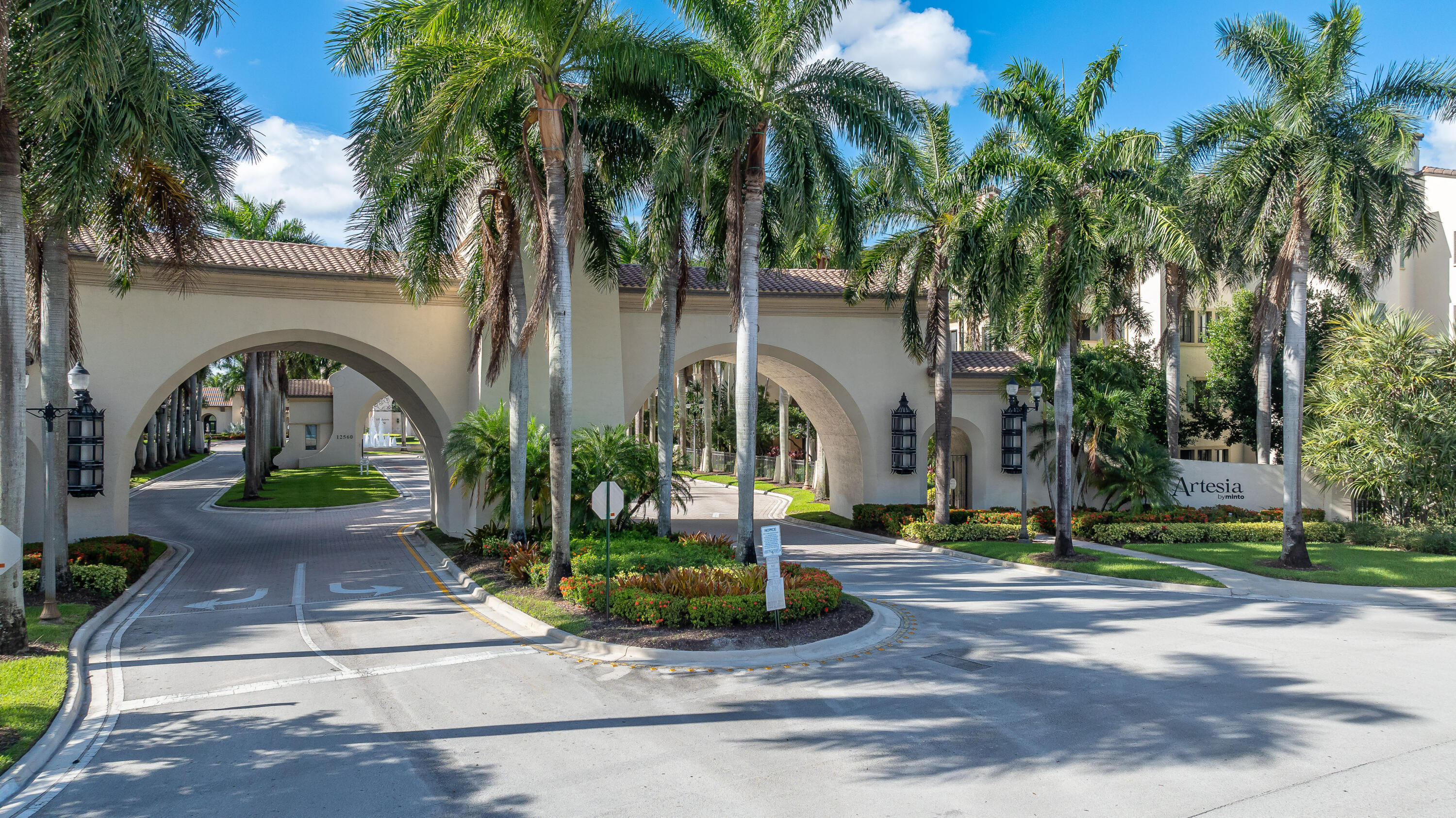 SAWGRASS LAKES - Residential