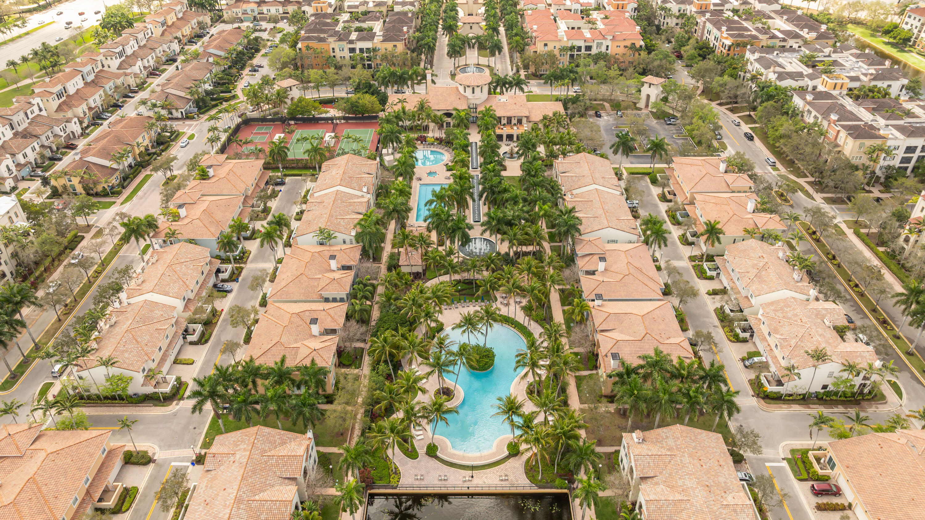 SAWGRASS LAKES - Residential