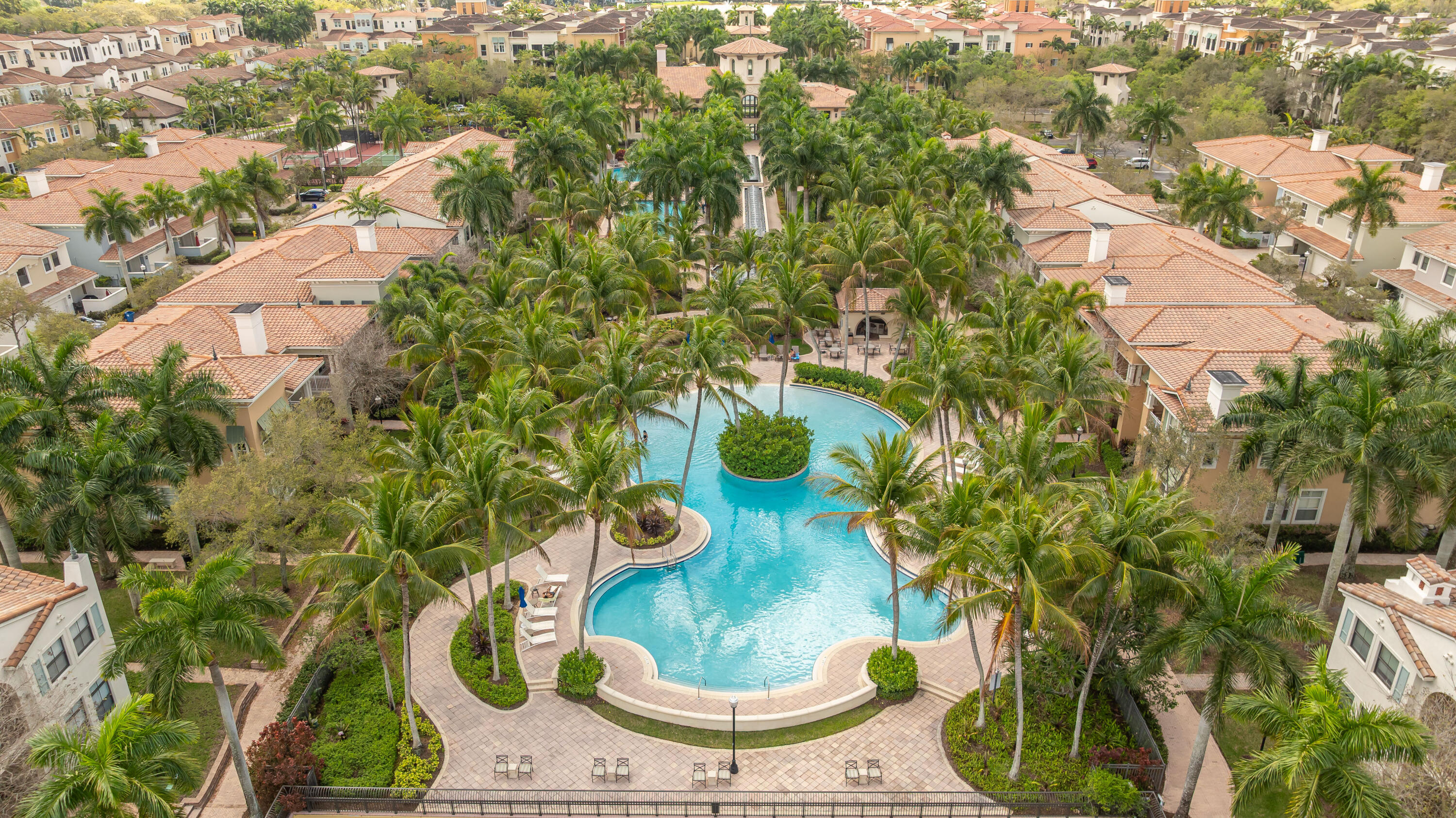 SAWGRASS LAKES - Residential