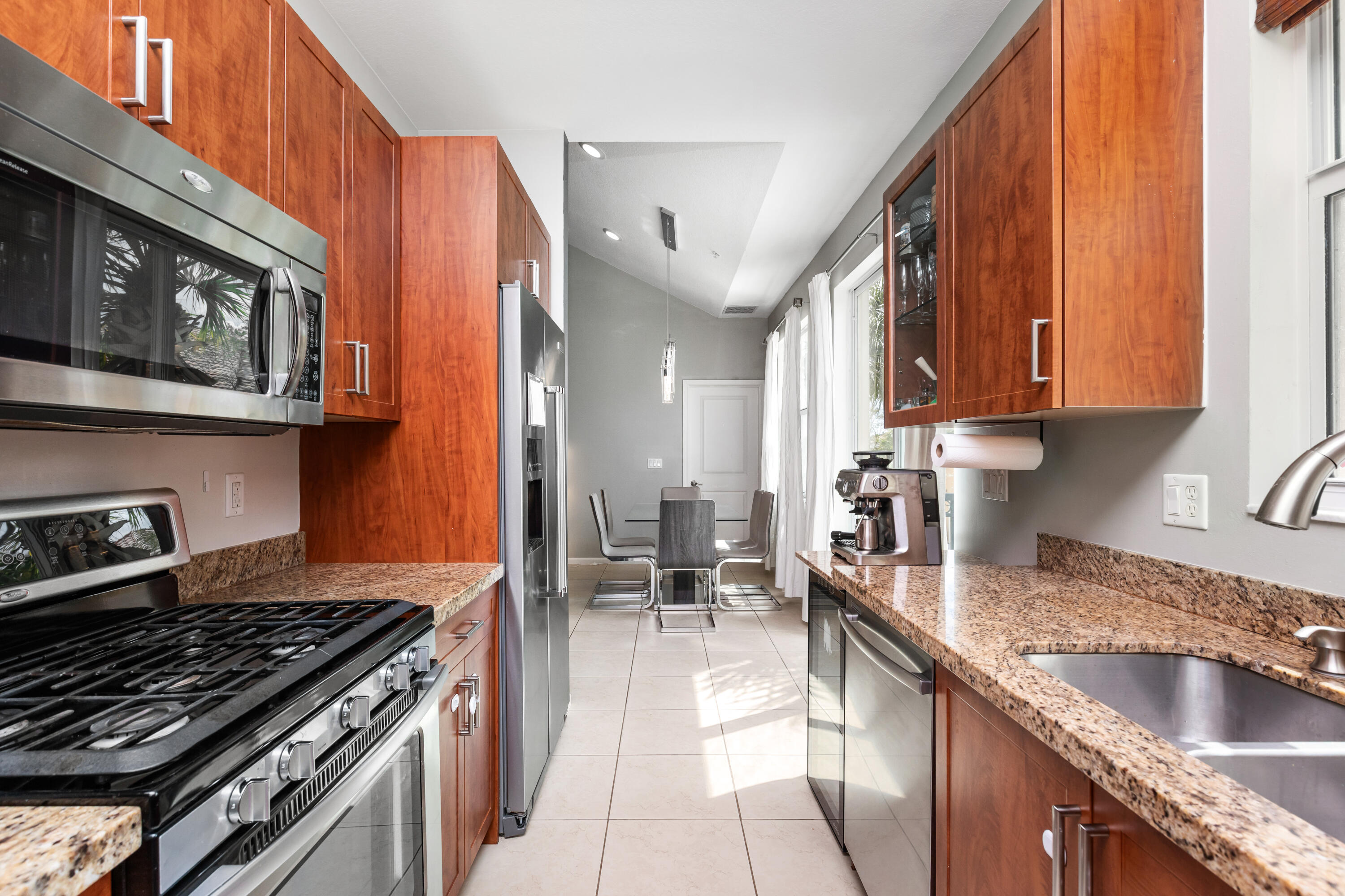 SAWGRASS LAKES - Residential