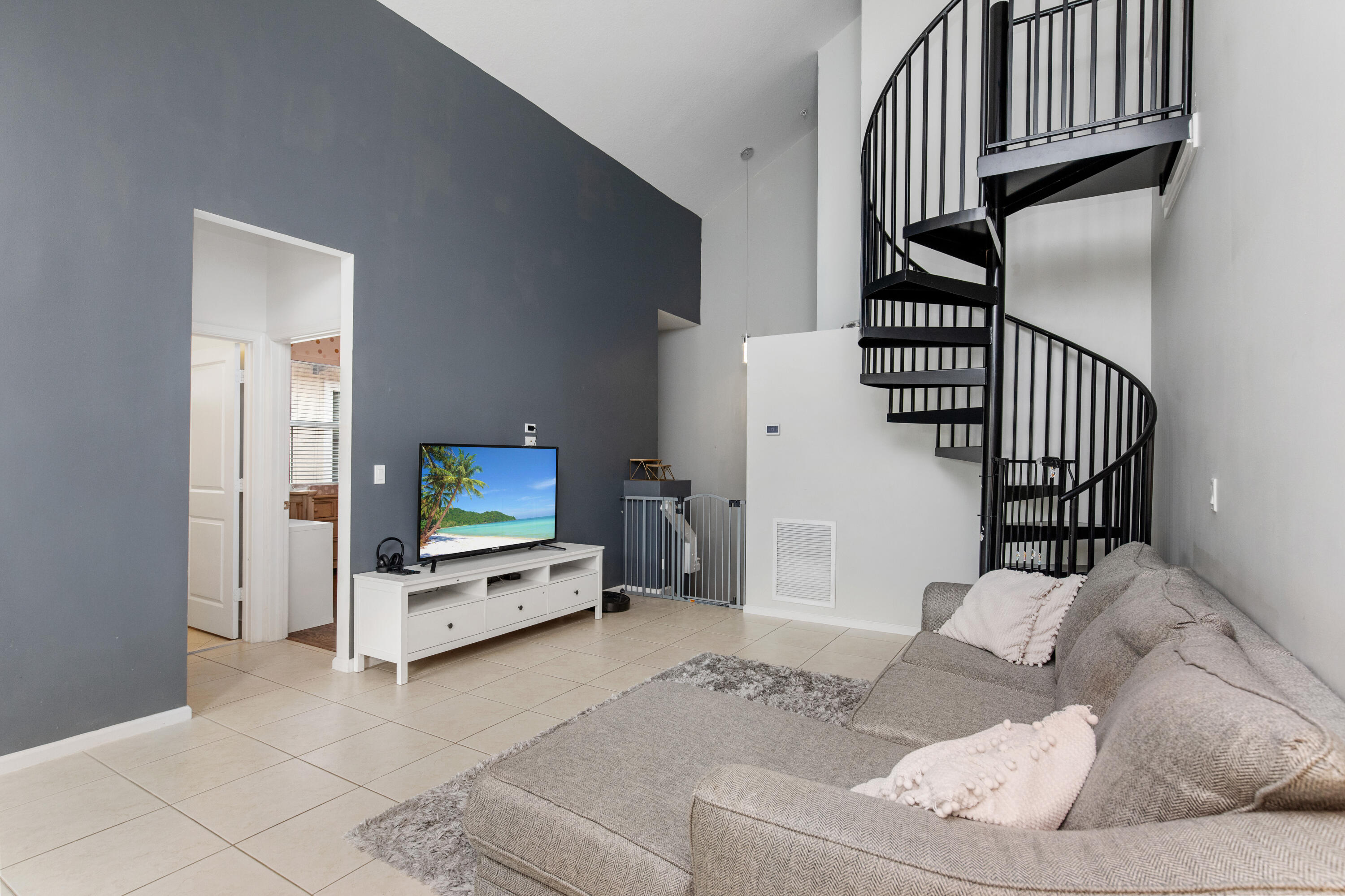 SAWGRASS LAKES - Residential