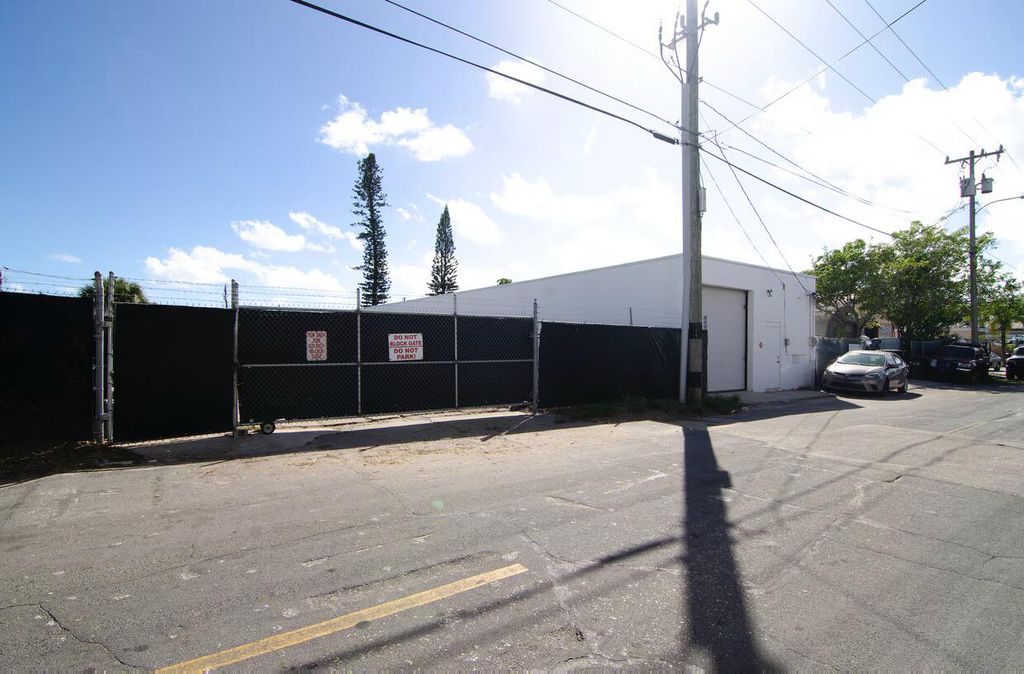 Photo of 421 S H Street, Lake Worth Beach, FL 33460 (MLS # R11167921)