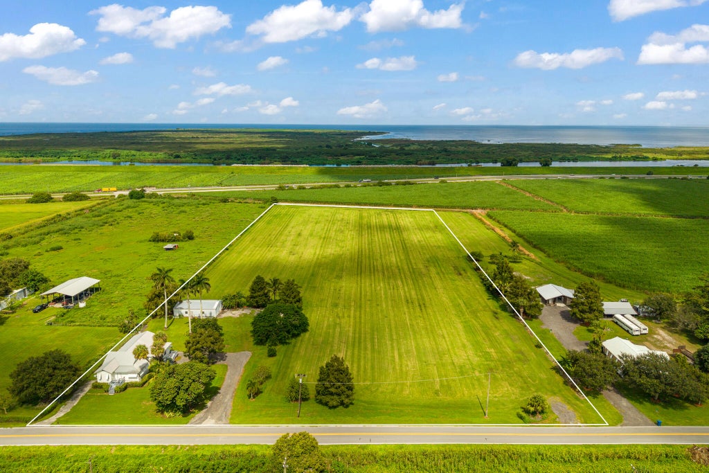 Photo of 37 E CORKSCREW Boulevard, Clewiston, FL 33440 (MLS # B26092264)