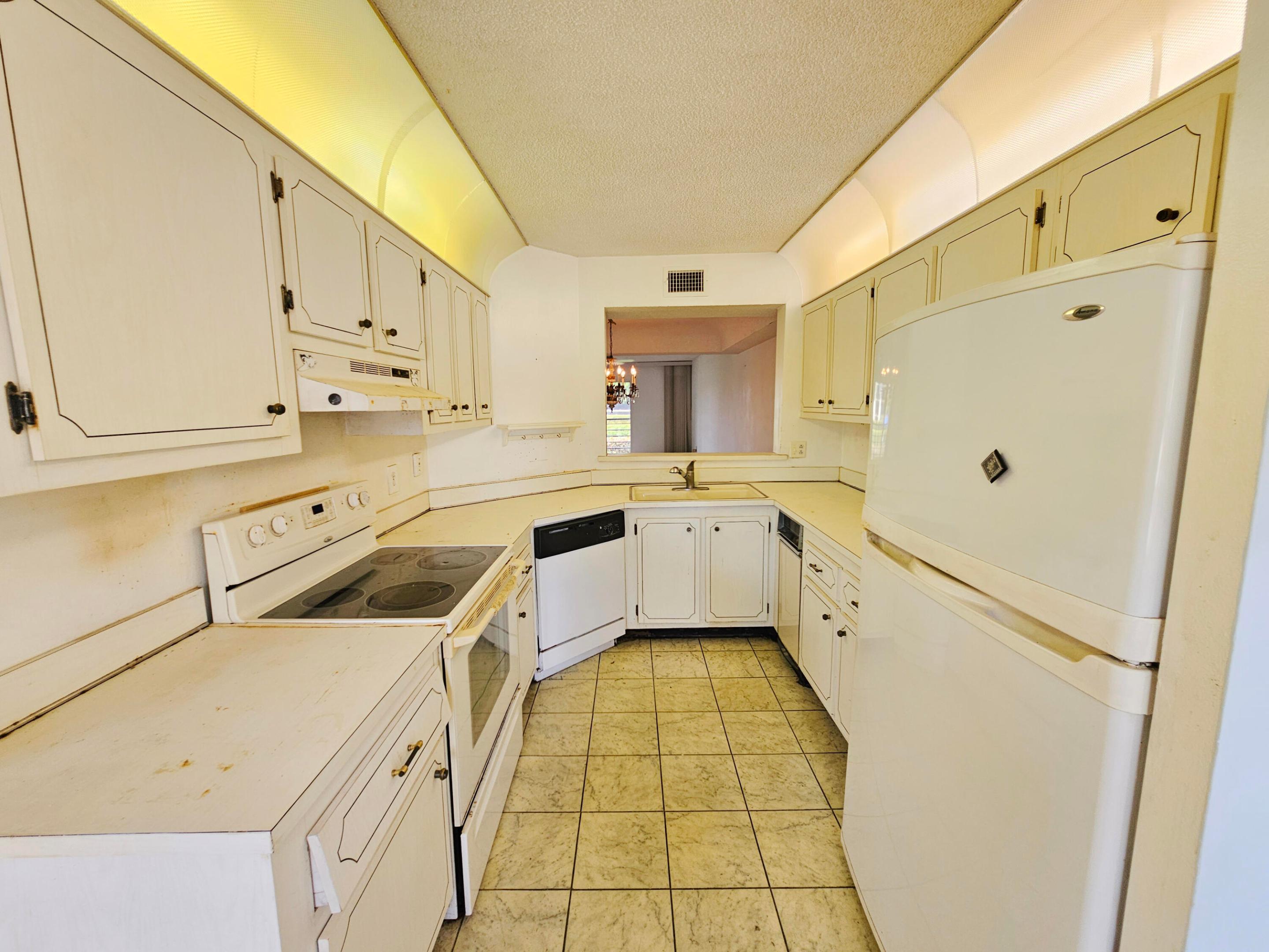 PINES OF BOCA BARWOOD - Residential