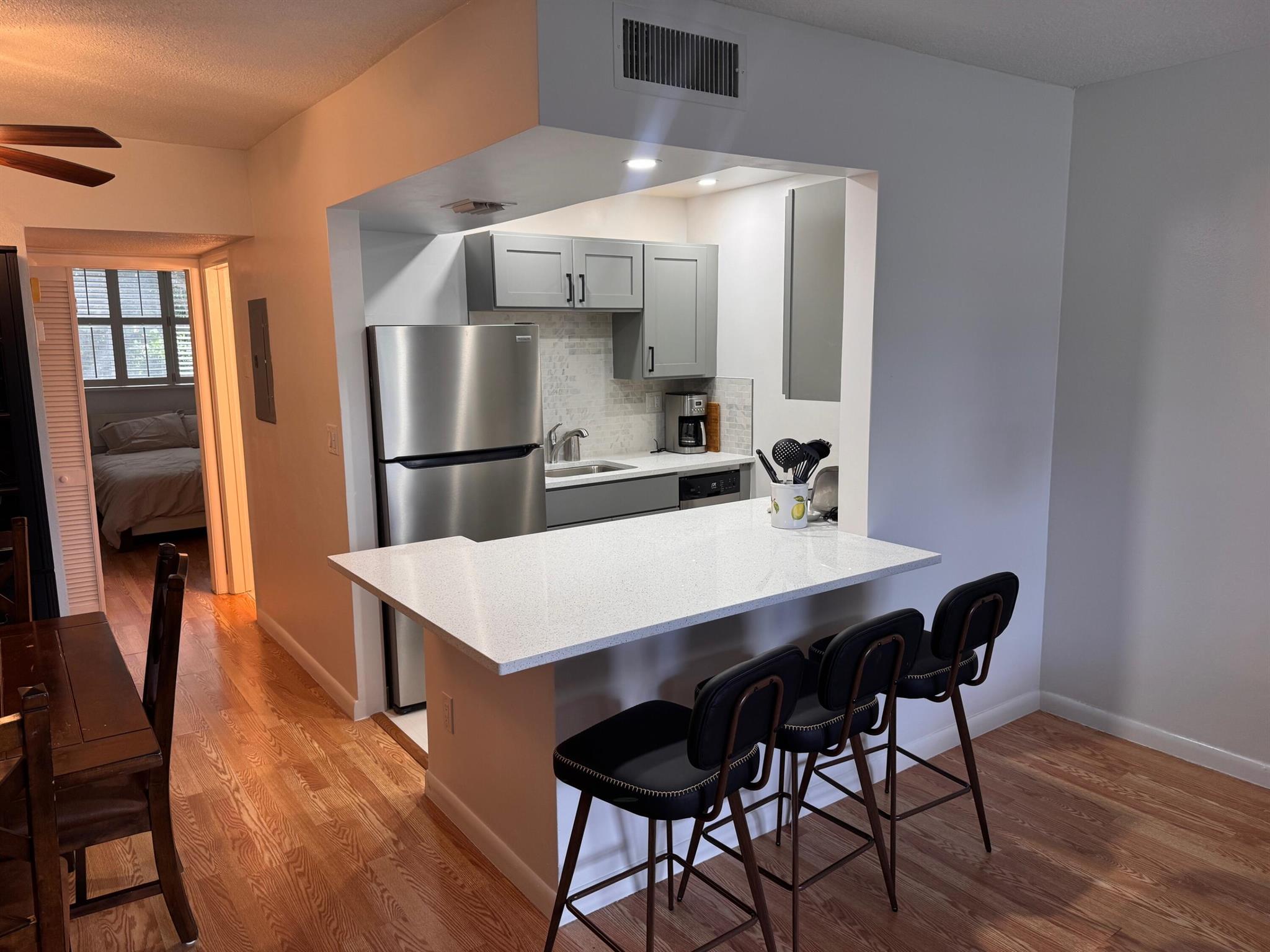 PALM BEACH WHITEHOUSE - Residential Lease