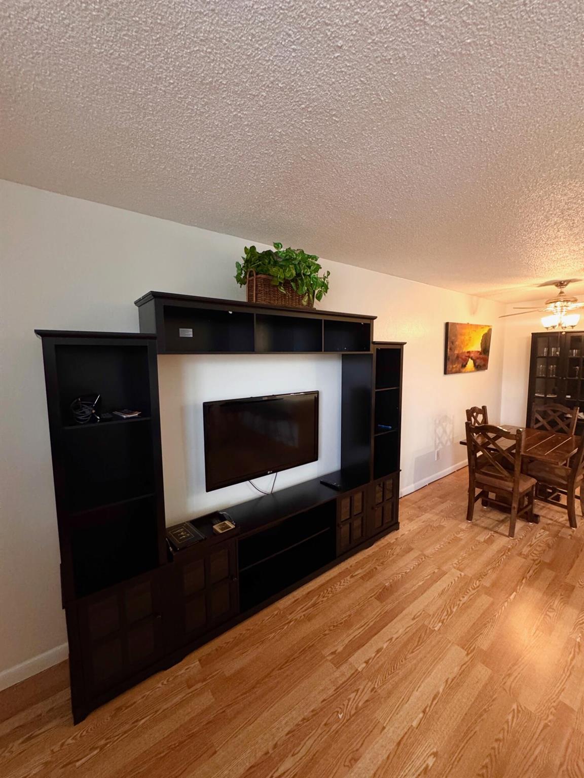 PALM BEACH WHITEHOUSE - Residential Lease