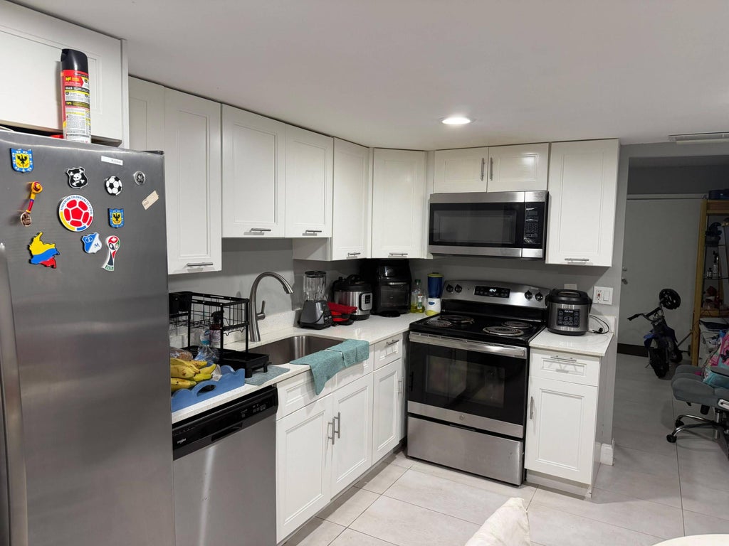 Photo of 206 SW 1ST Street #J-1, Pompano Beach, FL 33060 (MLS # B26076007)
