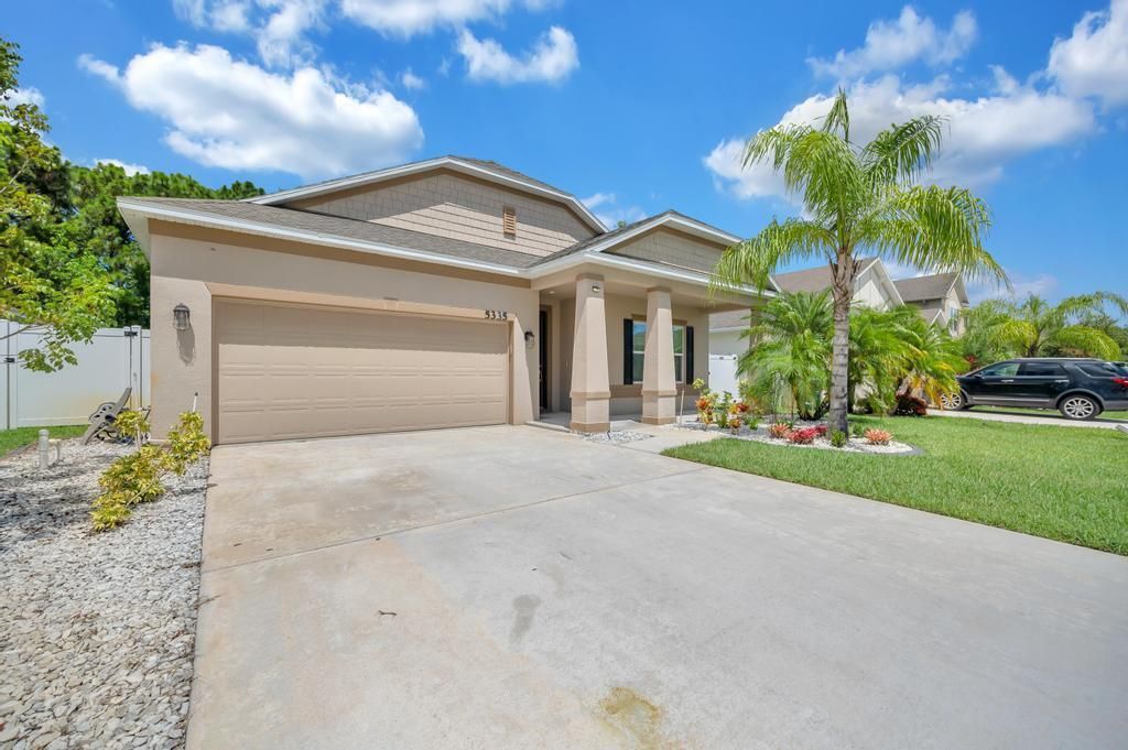 Photo of 5335 NW Wisk Fern Circle, Port Saint Lucie, FL 34986 (MLS # R11001413)