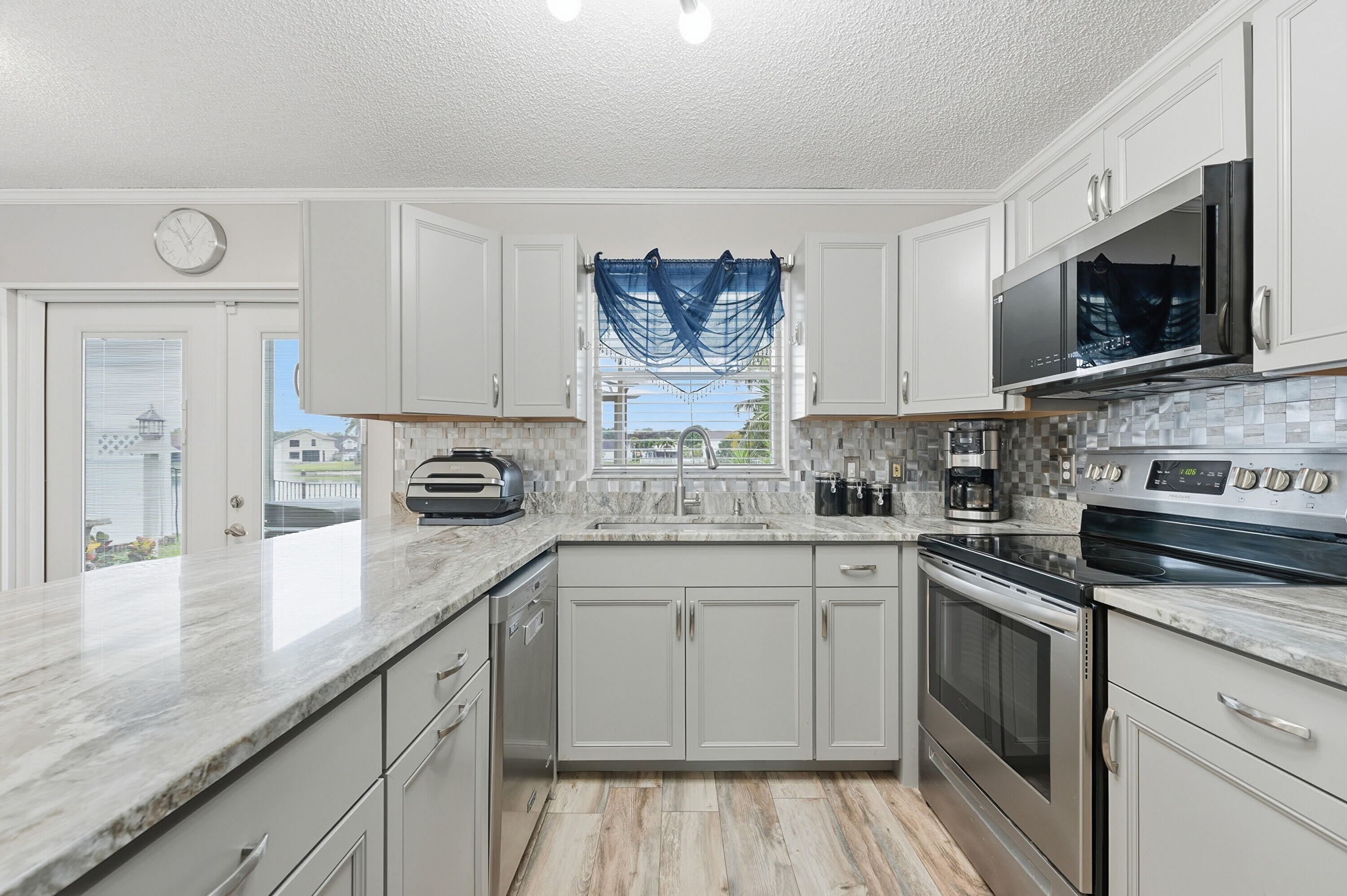 2805 Foxhall Drive E