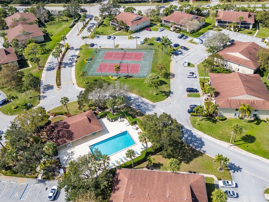 Photo of 6556 N Chasewood Drive #F, Jupiter, FL 33458 (MLS # R11059576)