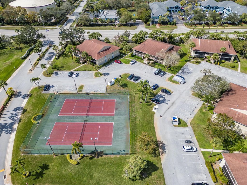 Photo of 6556 N Chasewood Drive #F, Jupiter, FL 33458 (MLS # R11059576)