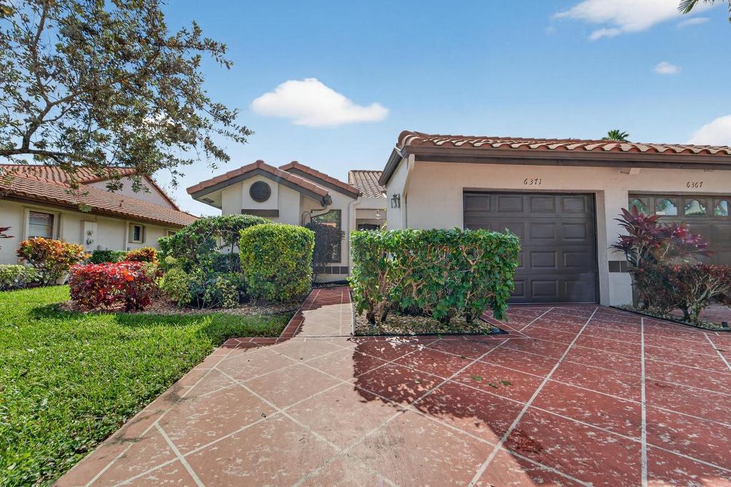 Photo of 6371 Kings Gate Circle, Delray Beach, FL 33484 (MLS # R11153322)