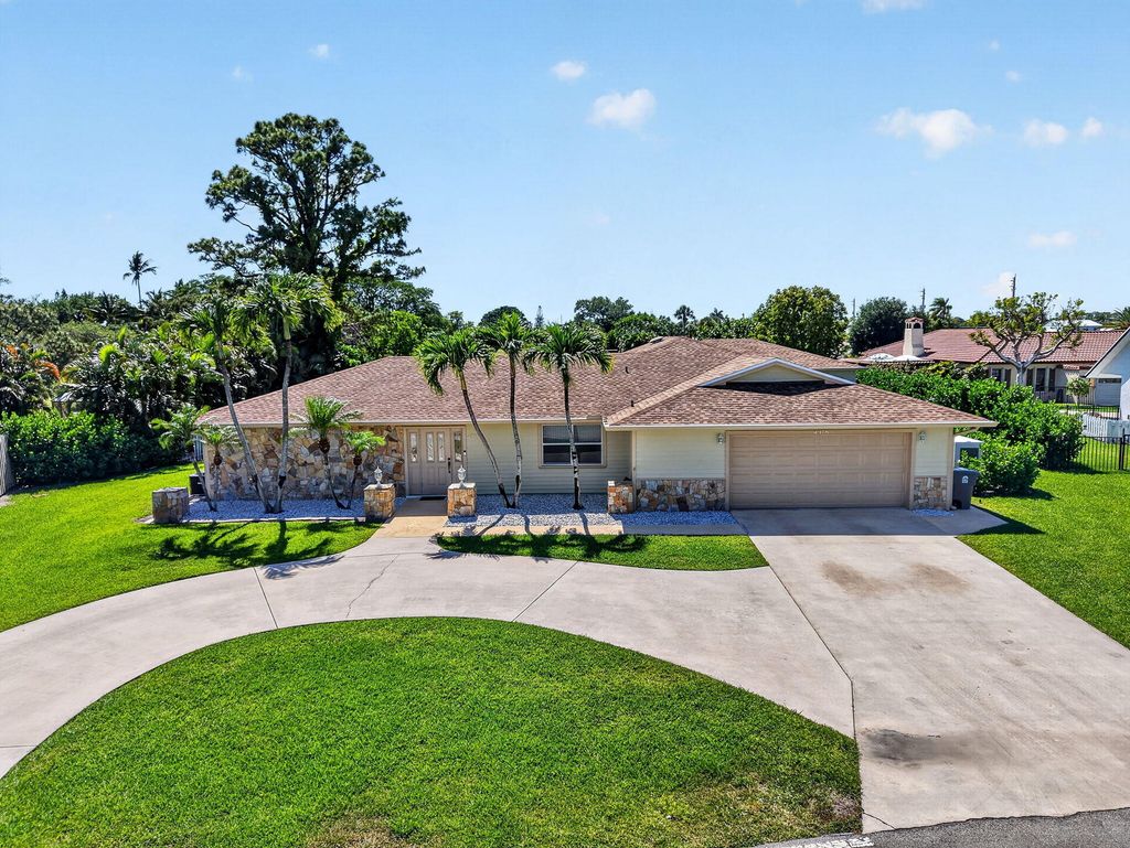 Photo of 4378 Juniper Terrace, Boynton Beach, FL 33436 (MLS # B26022172)