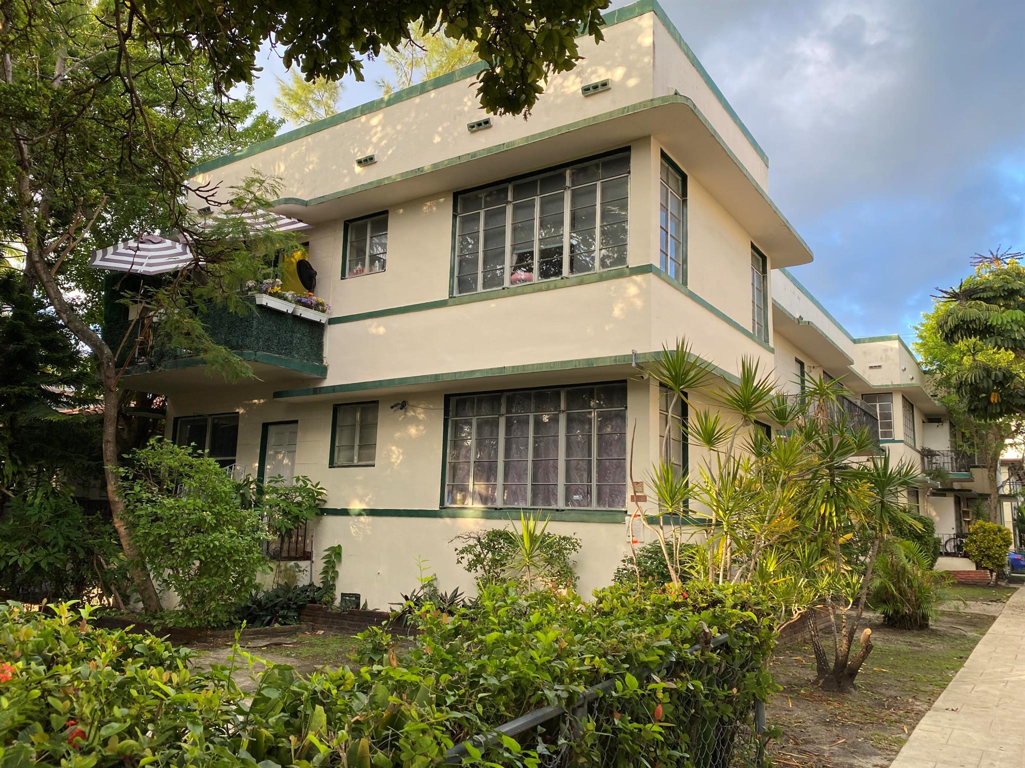 Please do not show up to the property with our arranging a property tour! This is a 6 unit property with four (4) two-bedroom / two-bathroom and two (2) two-bedroom / one-bathroom units.