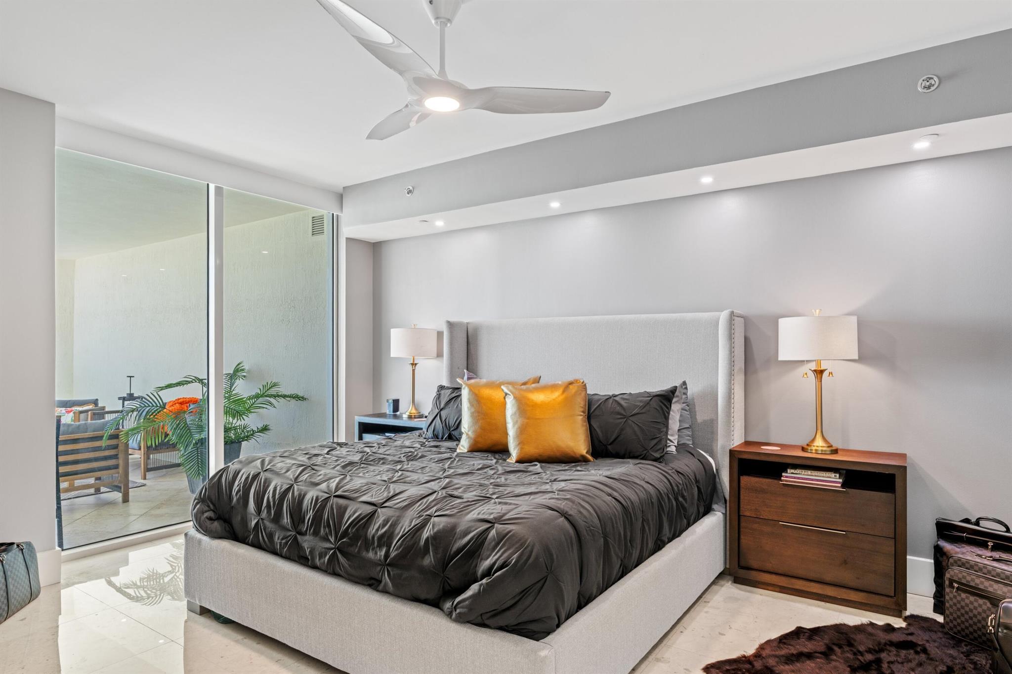 Las Olas Beach Club - Residential